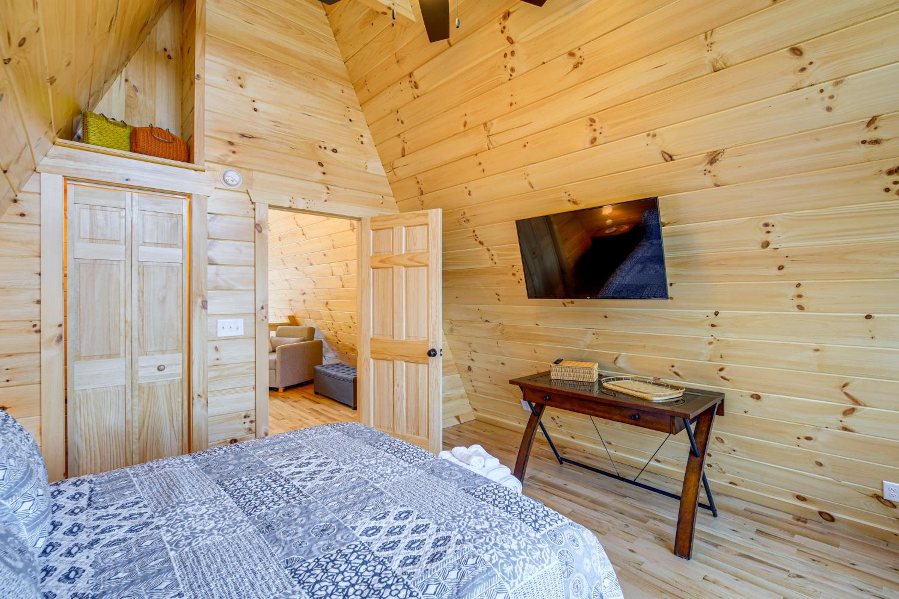 Steps to State Park! A-Frame Cabin in Piney Creek