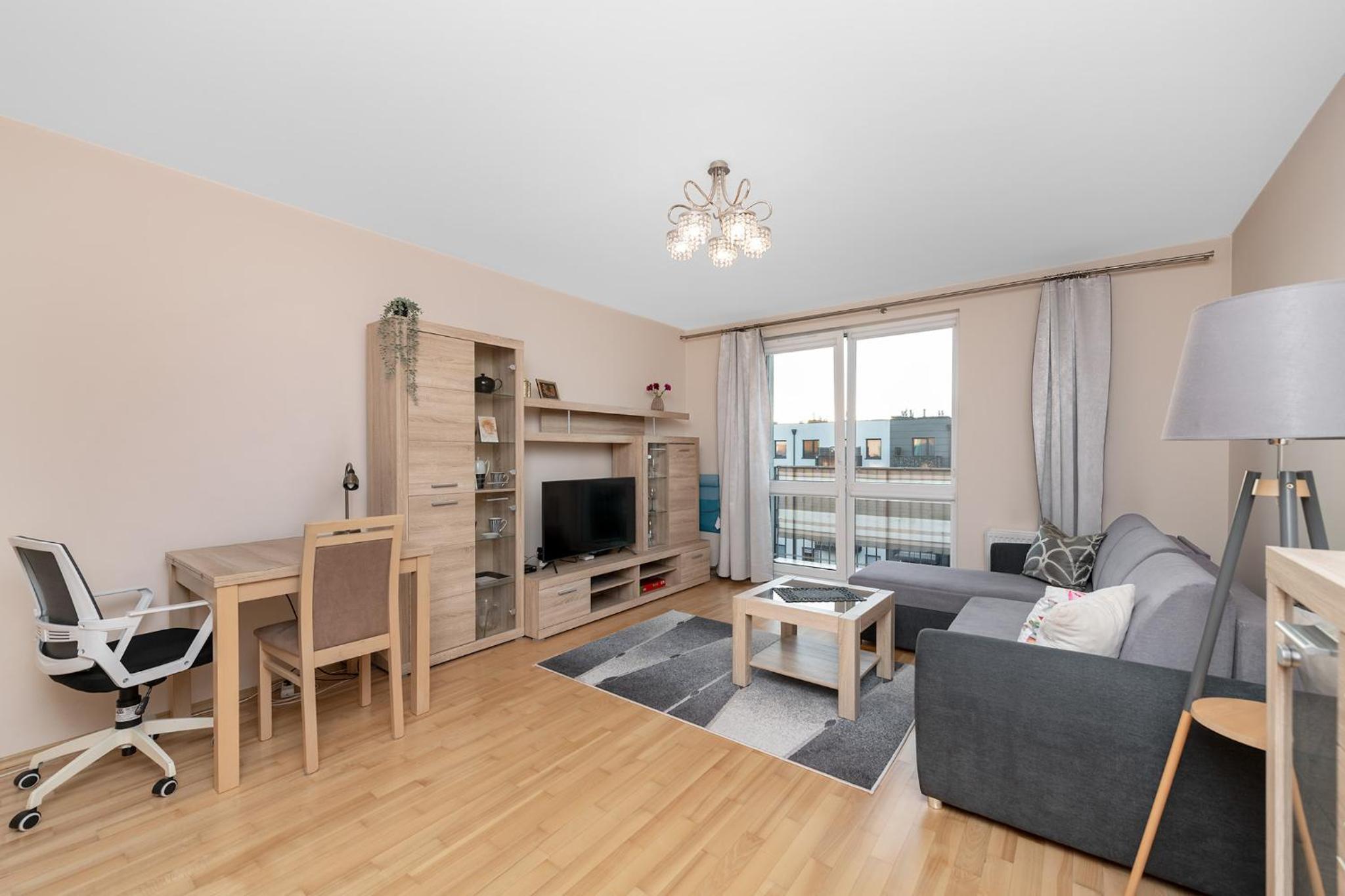 Cozy Corner: apartment with WiFi and Private Balcony