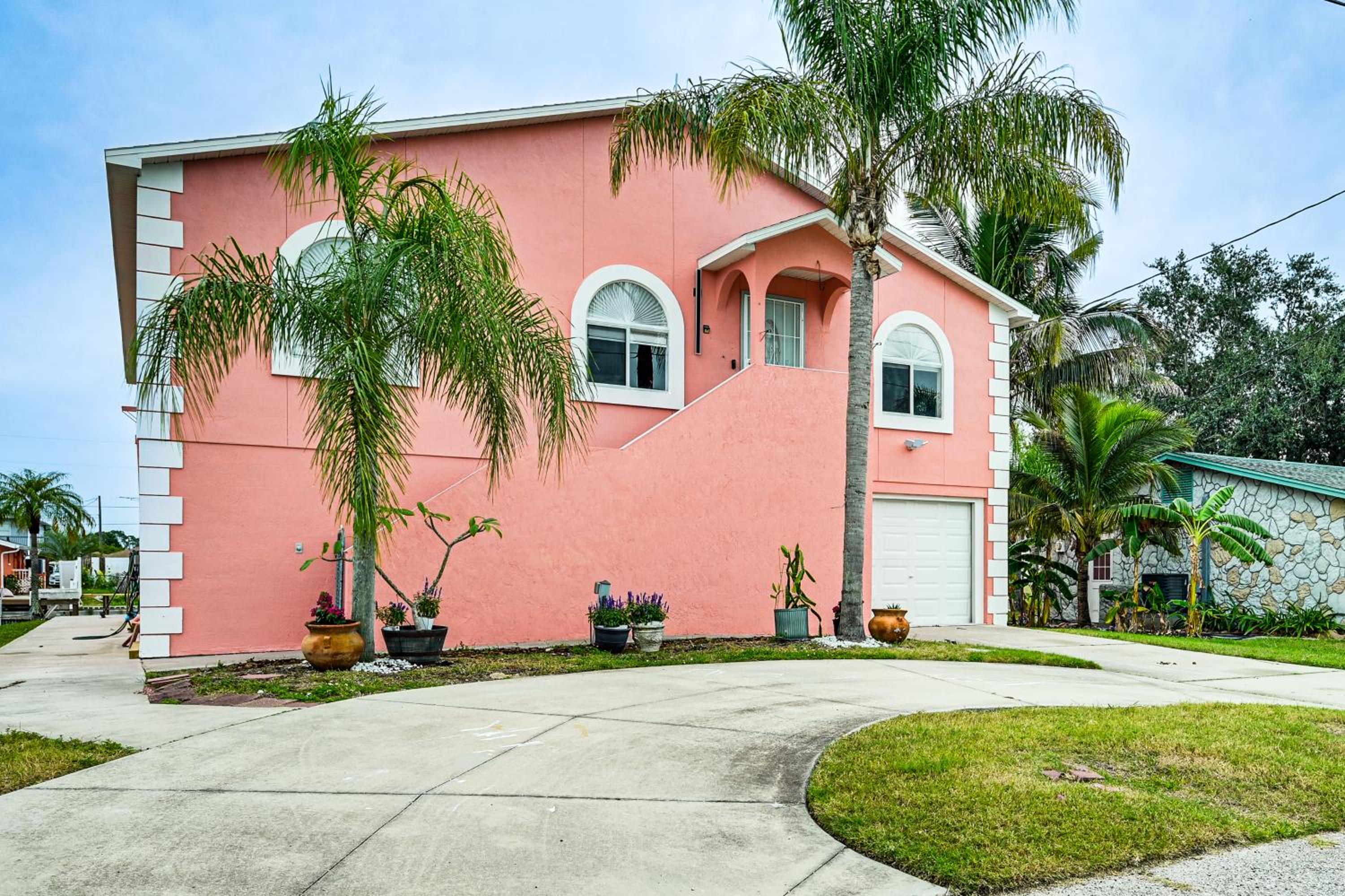 Canal-Front Home with Boat Dock and Lanai in Hudson