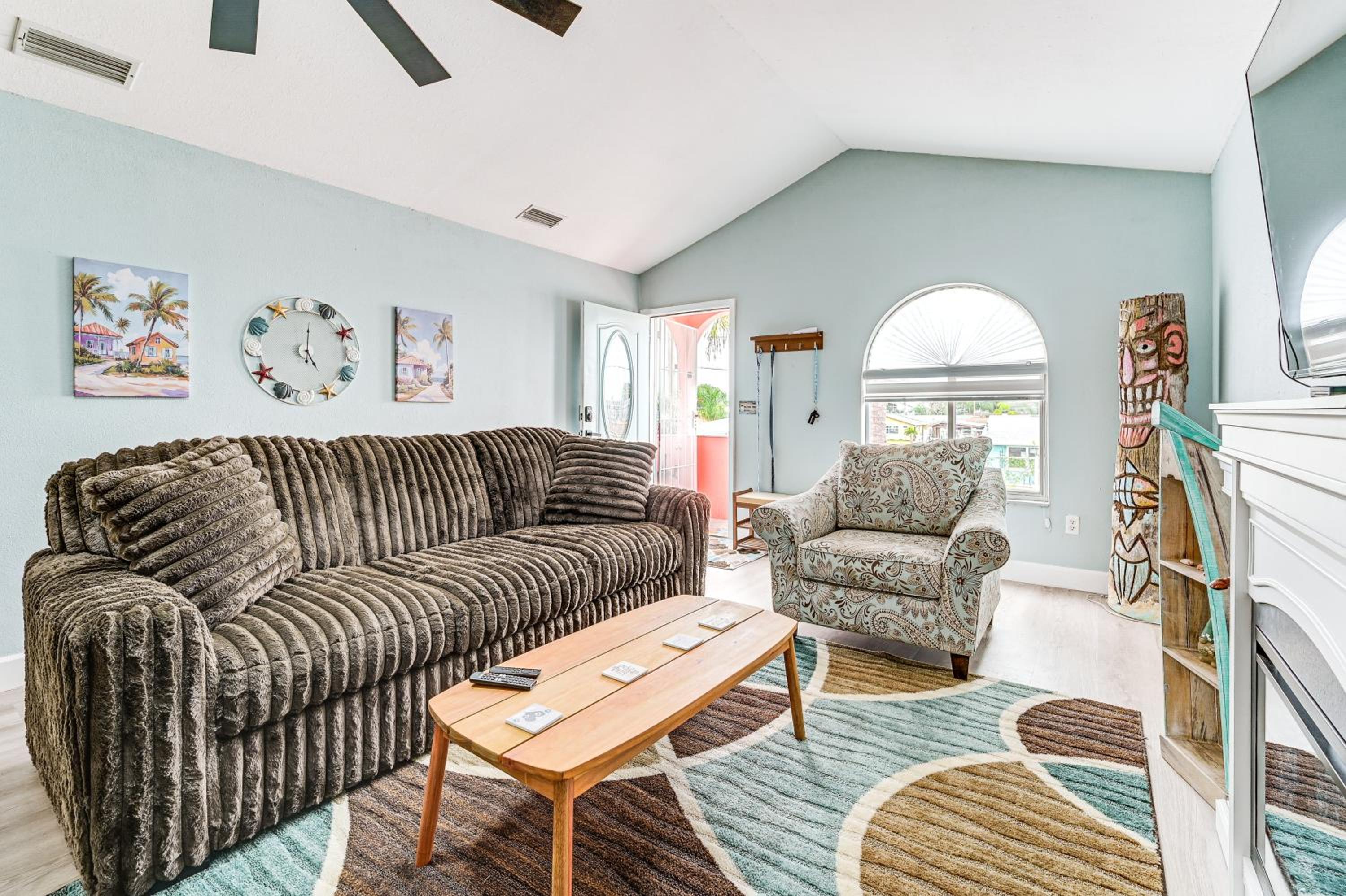 Canal-Front Home with Boat Dock and Lanai in Hudson