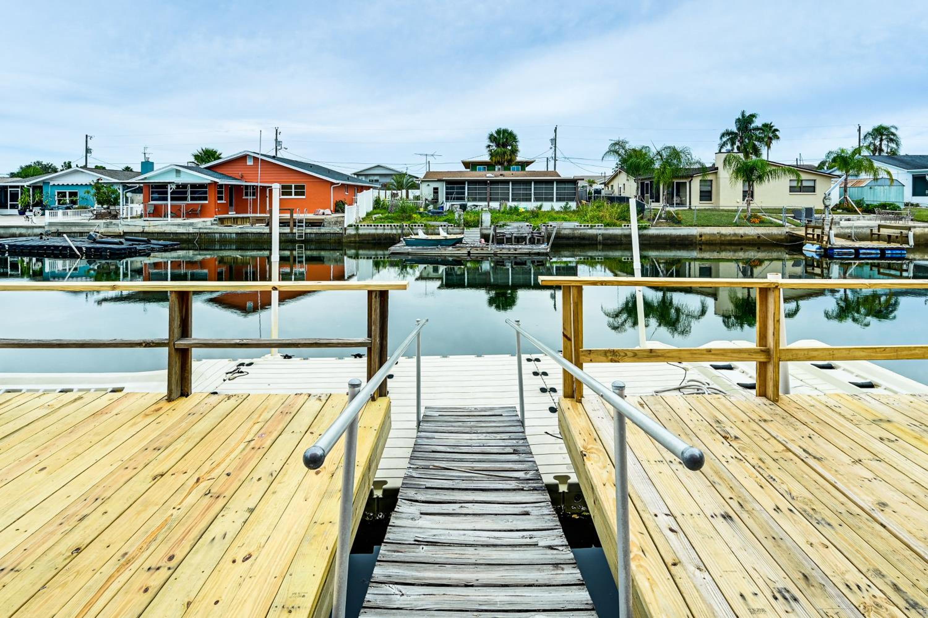 Canal-Front Home with Boat Dock and Lanai in Hudson