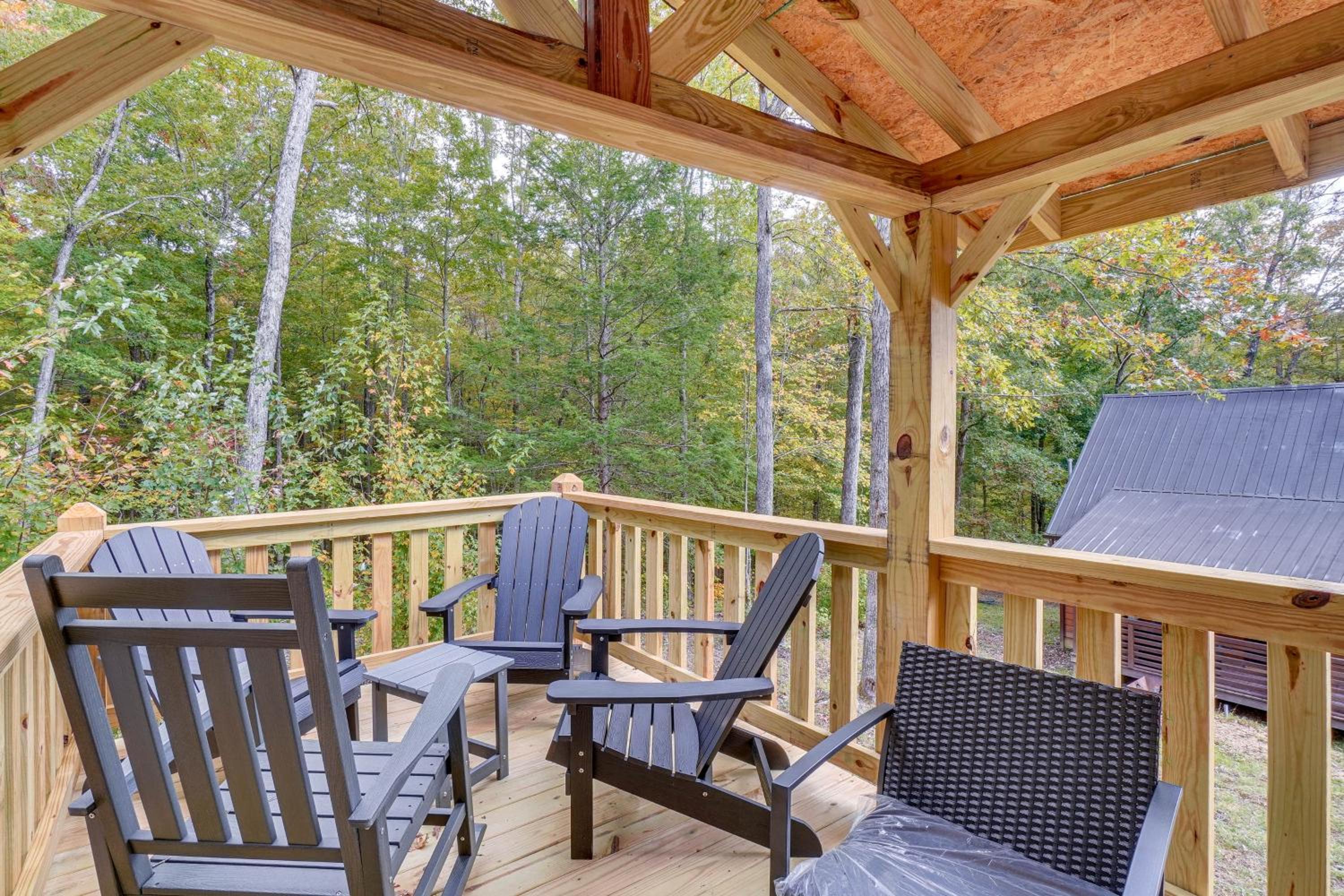 about 5 Mi to Scenic Hikes Oneida Cabin on 5 and Acres