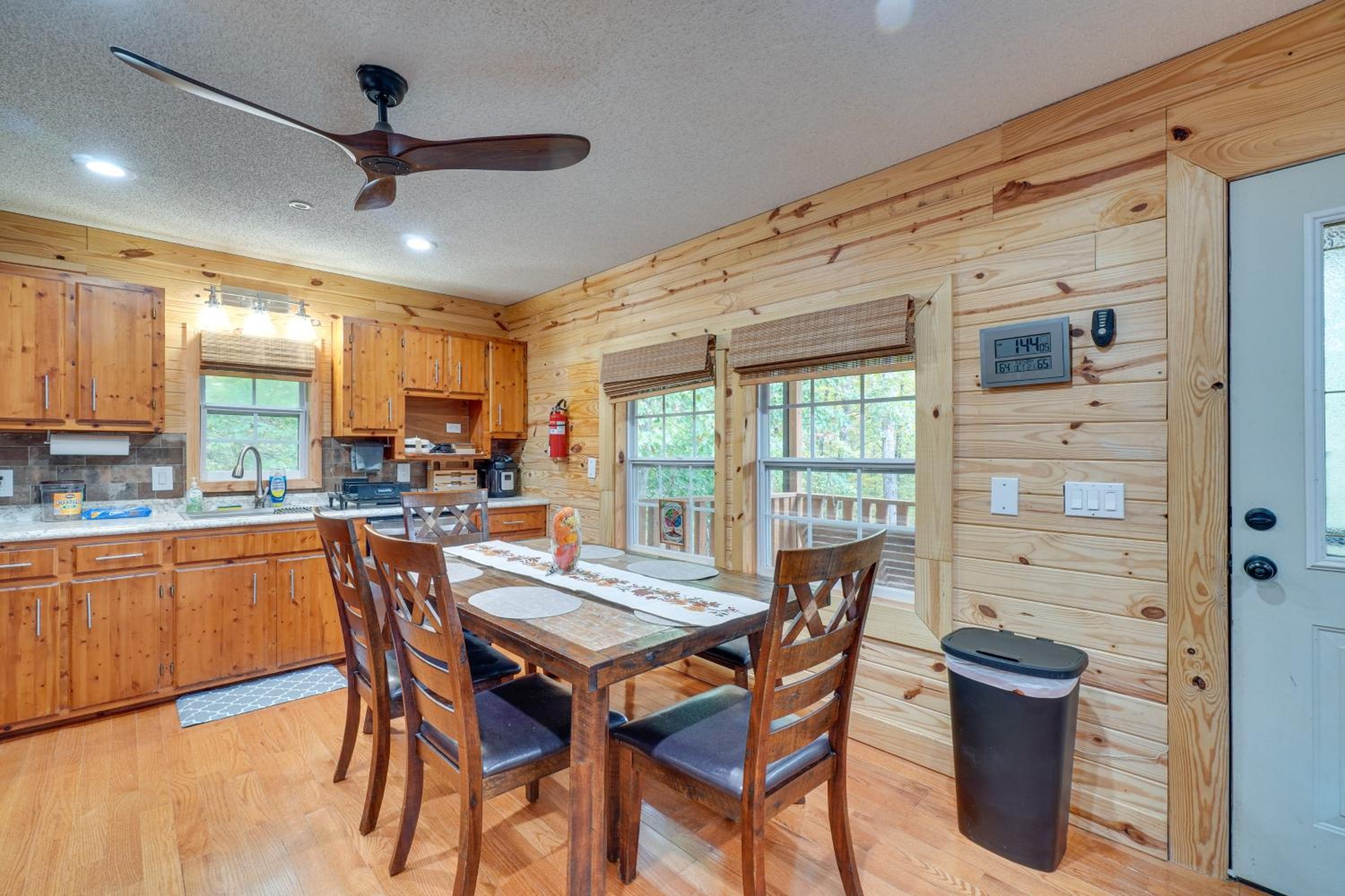about 5 Mi to Scenic Hikes Oneida Cabin on 5 and Acres
