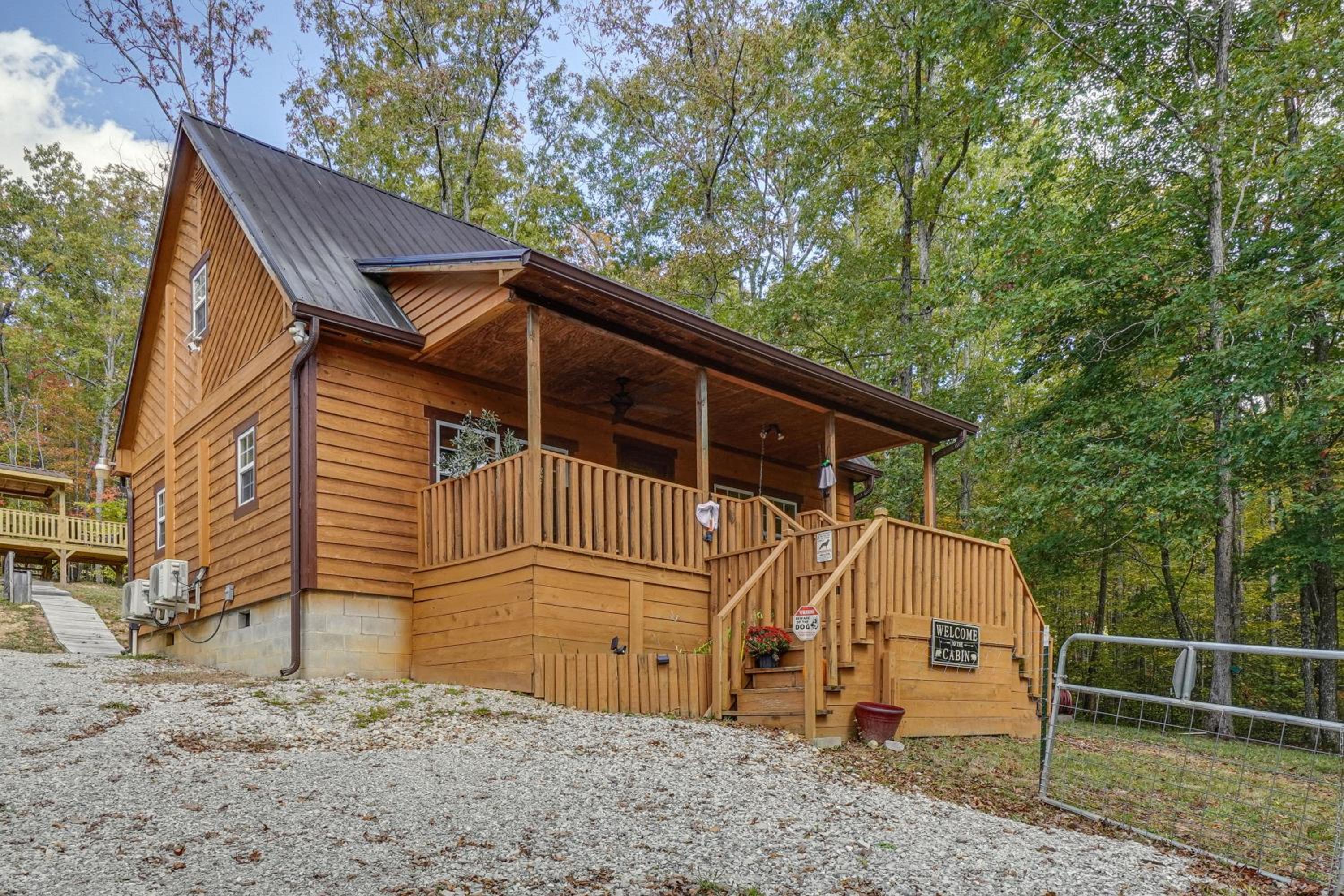 about 5 Mi to Scenic Hikes Oneida Cabin on 5 and Acres