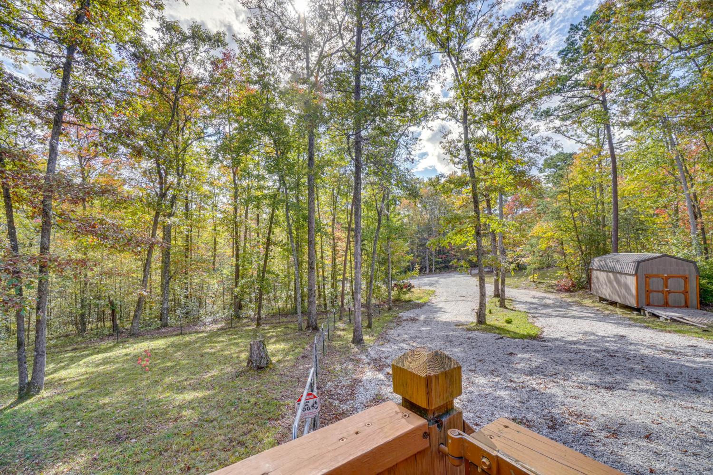 about 5 Mi to Scenic Hikes Oneida Cabin on 5 and Acres