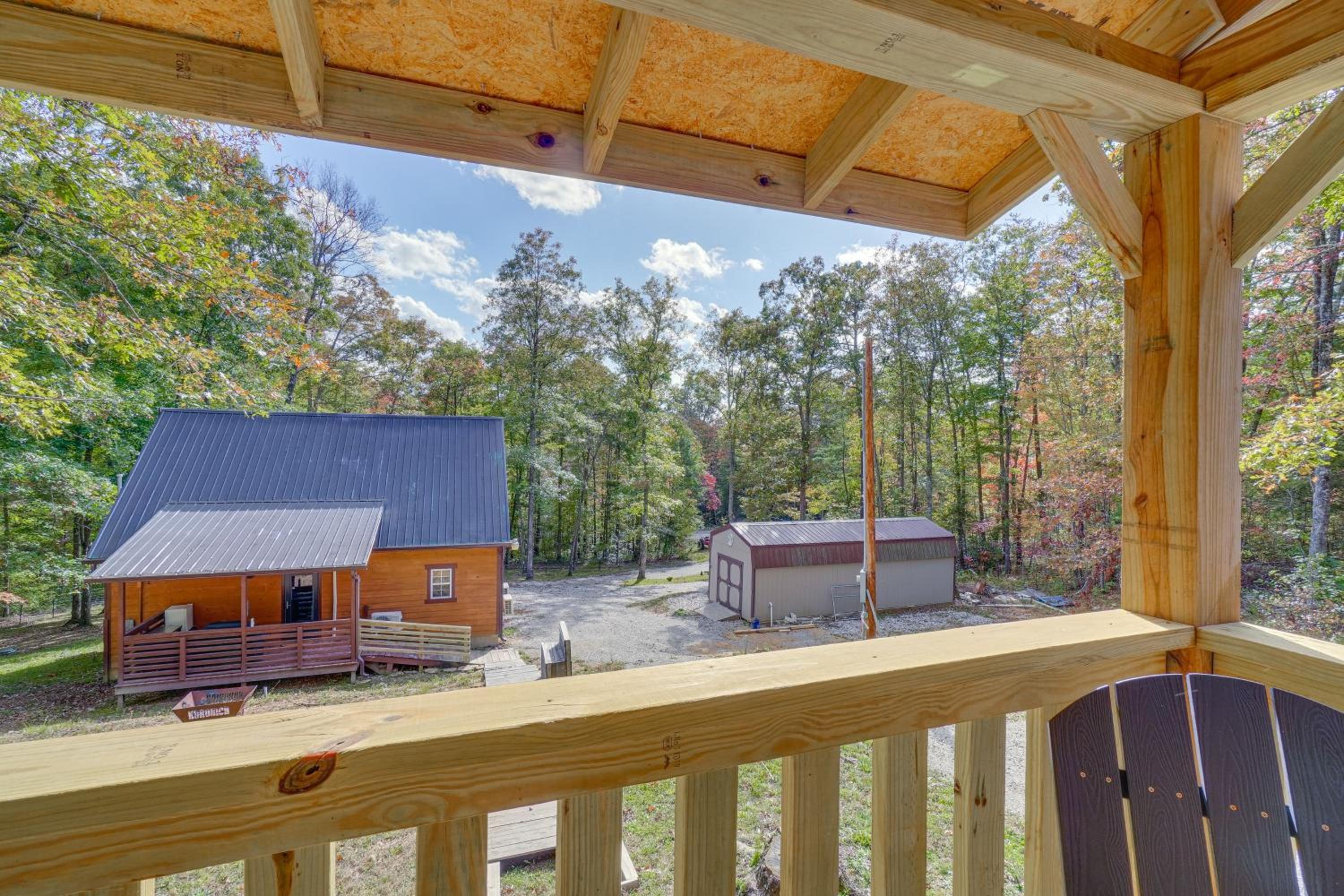 about 5 Mi to Scenic Hikes Oneida Cabin on 5 and Acres