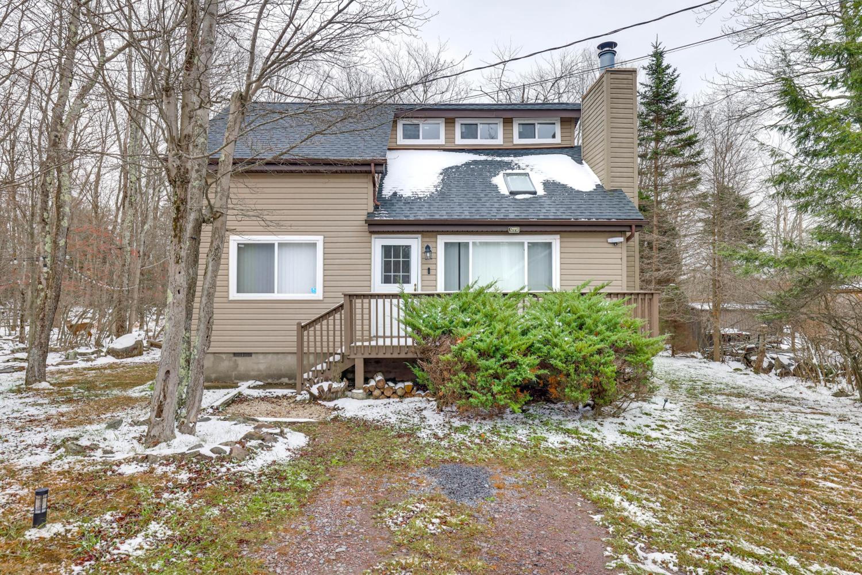 Ski, Swim and Hike! Family Home in Tobyhanna
