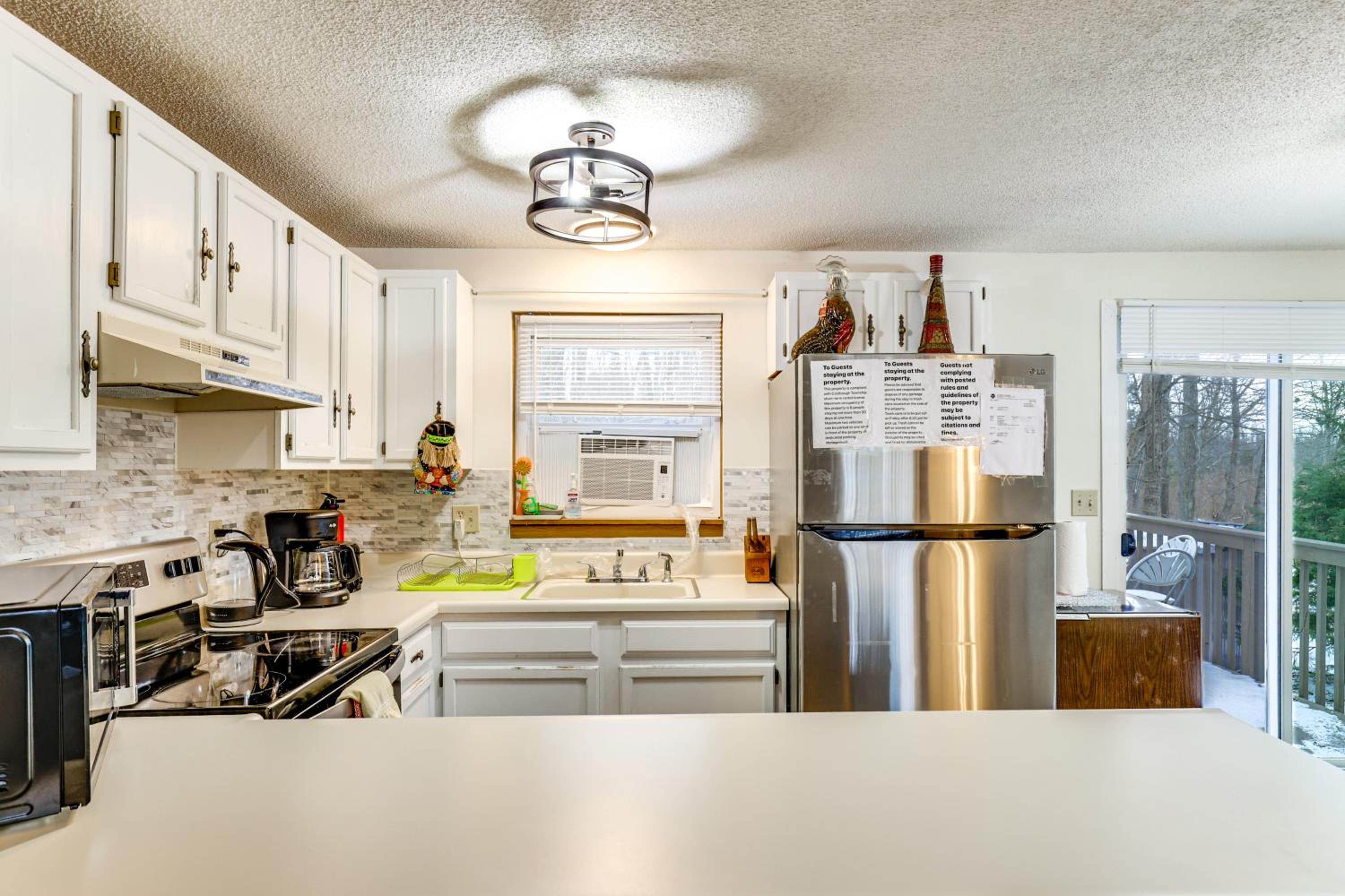 Ski, Swim and Hike! Family Home in Tobyhanna