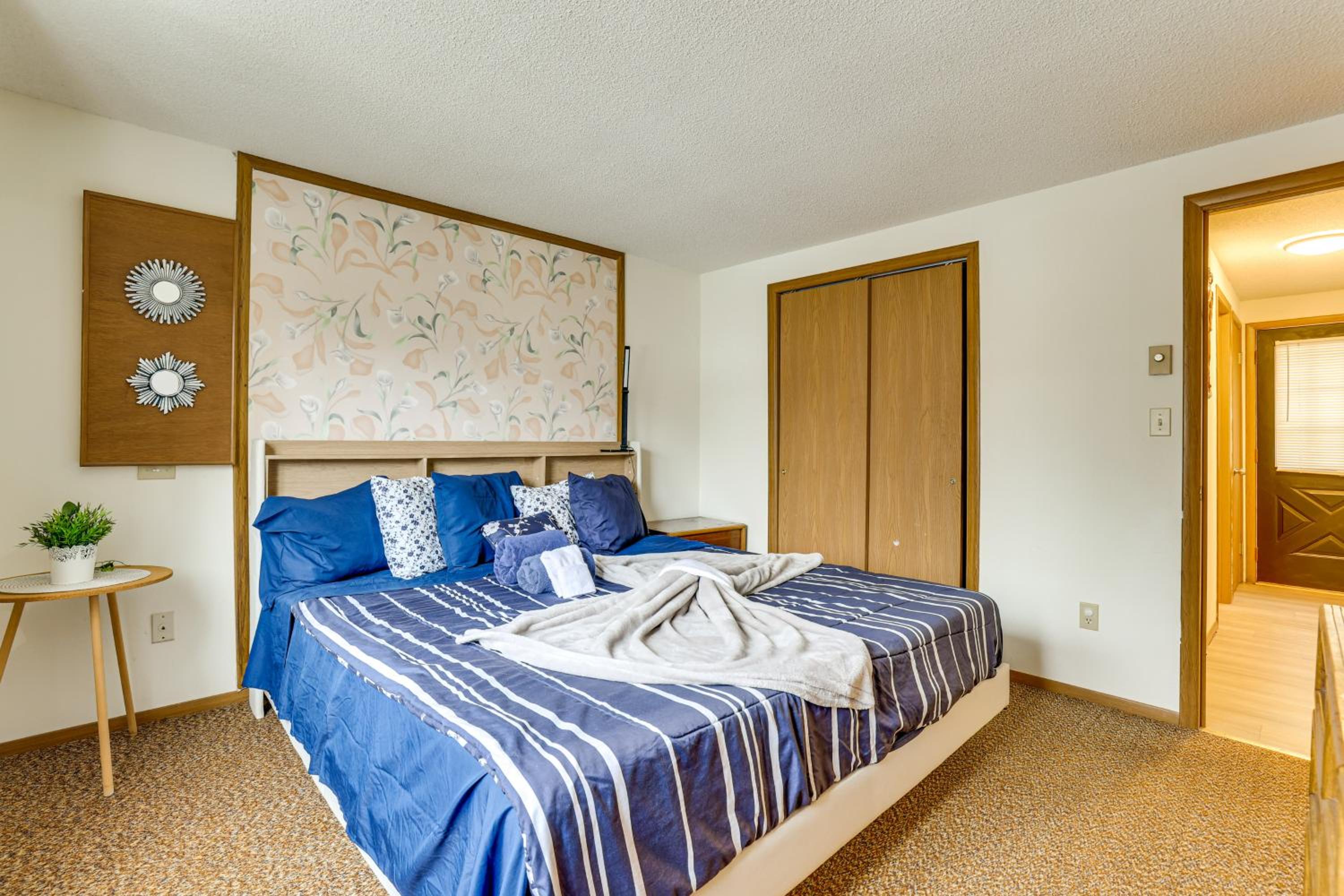Ski, Swim and Hike! Family Home in Tobyhanna