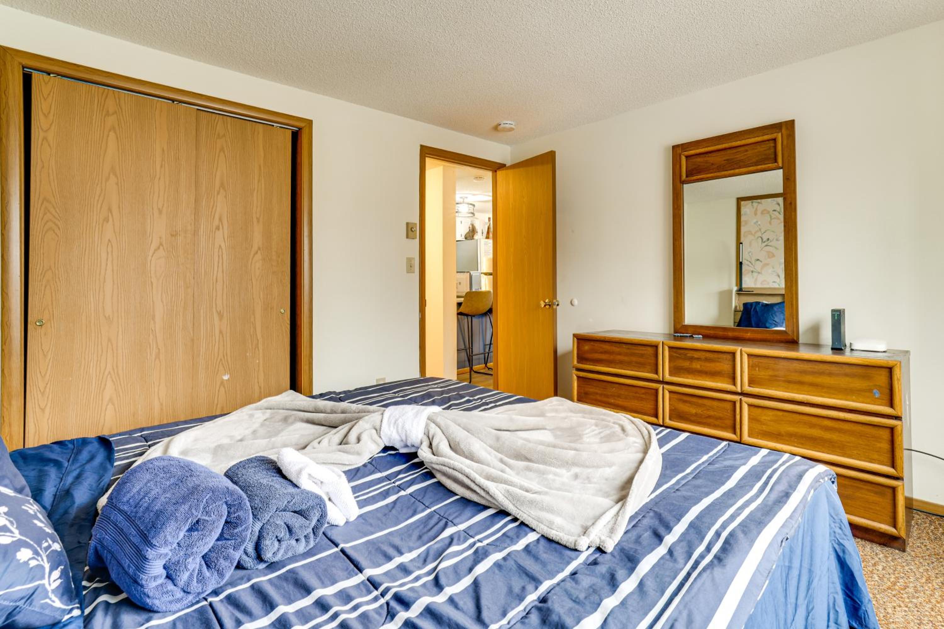 Ski, Swim and Hike! Family Home in Tobyhanna