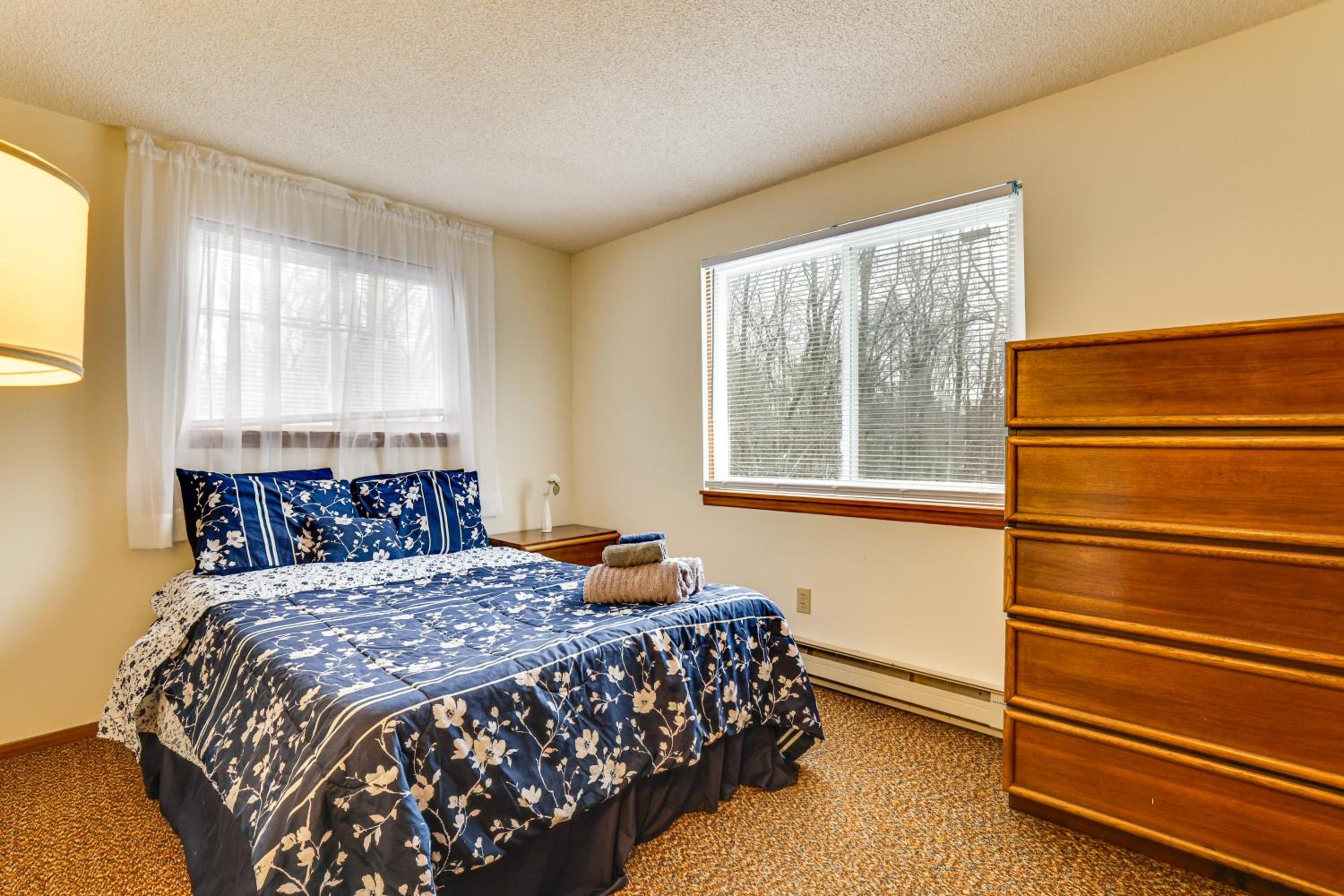 Ski, Swim and Hike! Family Home in Tobyhanna
