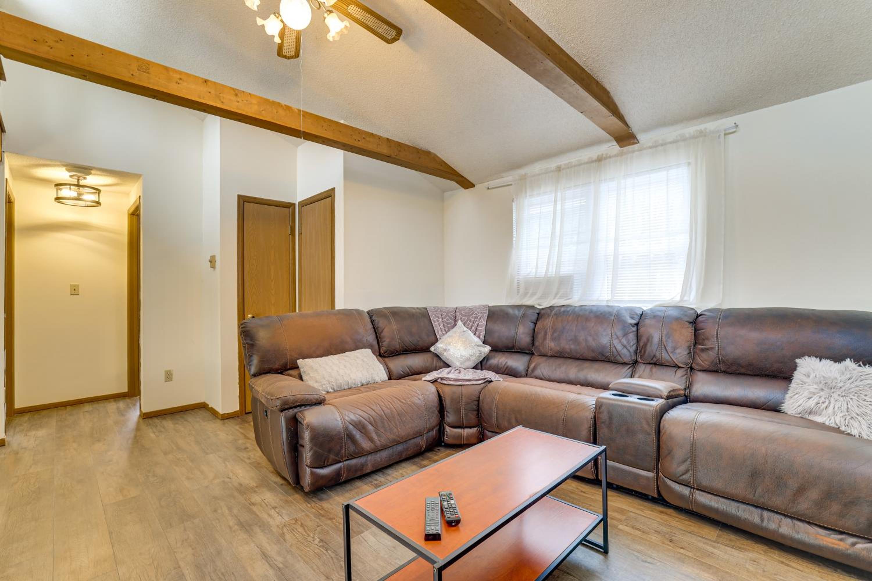 Ski, Swim and Hike! Family Home in Tobyhanna