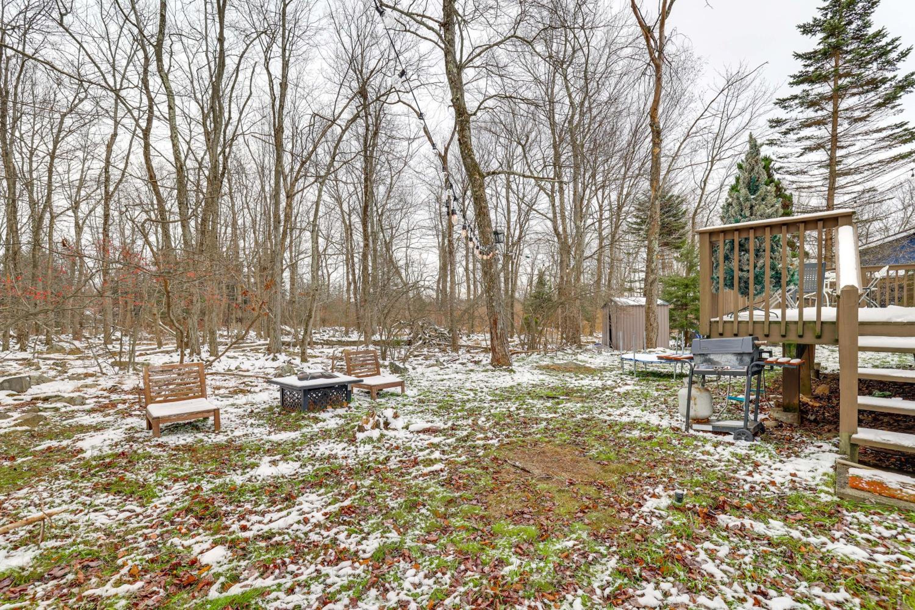 Ski, Swim and Hike! Family Home in Tobyhanna