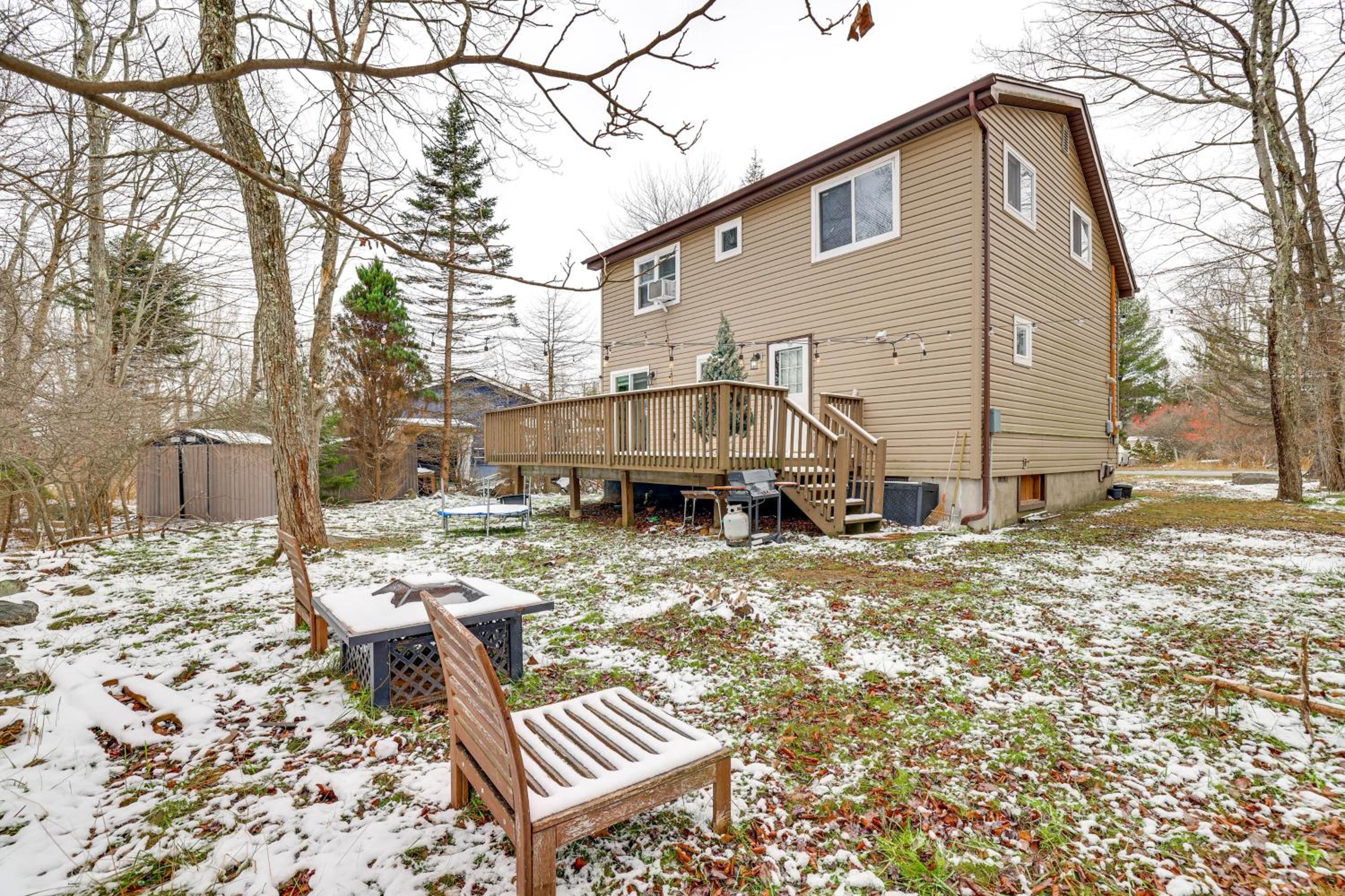 Ski, Swim and Hike! Family Home in Tobyhanna