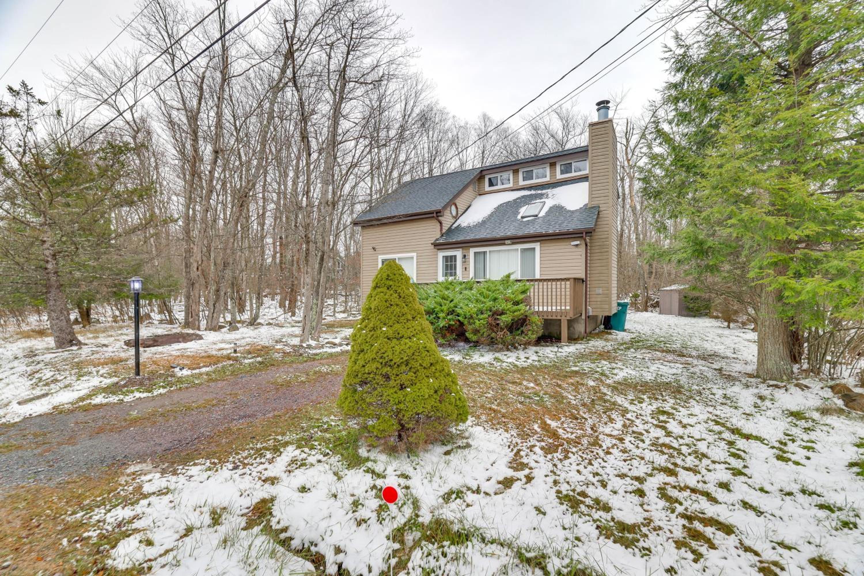 Ski, Swim and Hike! Family Home in Tobyhanna
