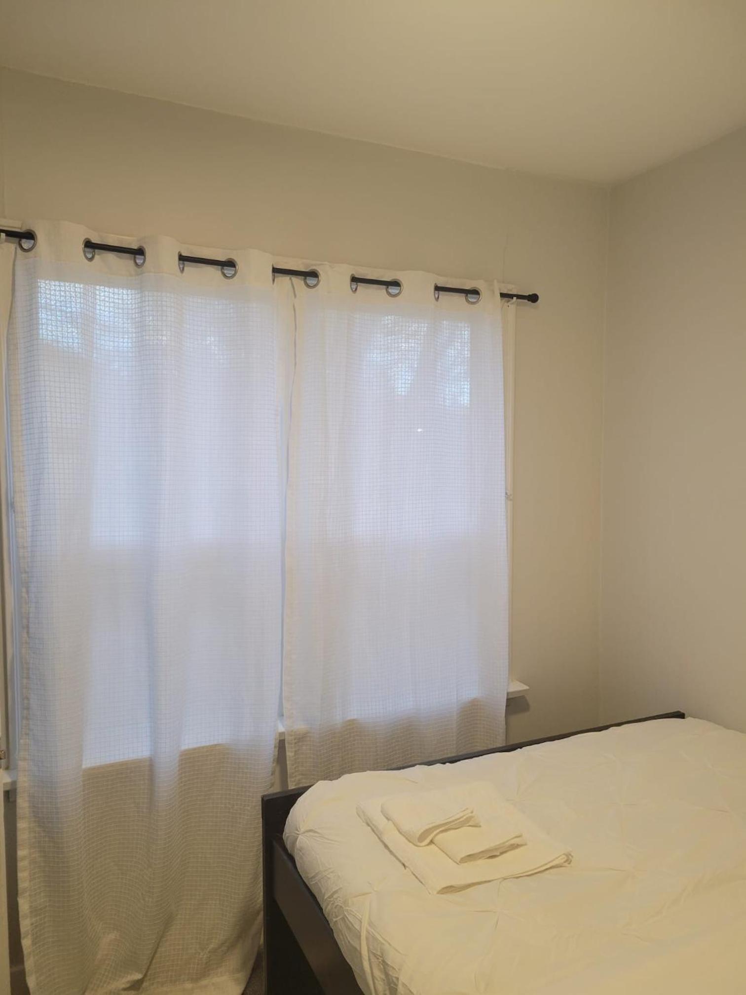Bright & Chic 3-Bedroom Retreat for Family or Business by UofA Whyte Ave Downtown in Edmonton