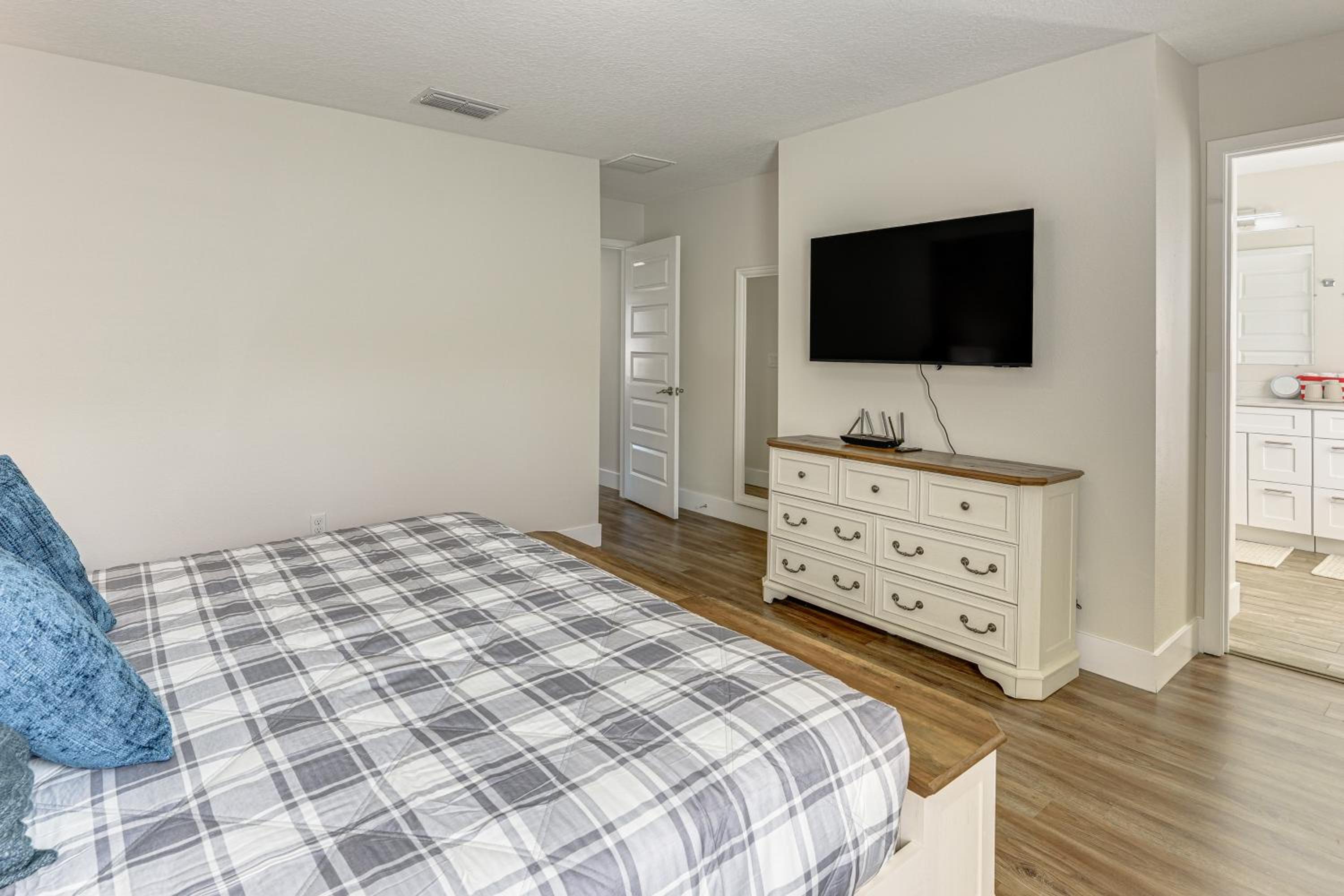 5 Mi to Old Town Kissimmee! Family Escape with Perks