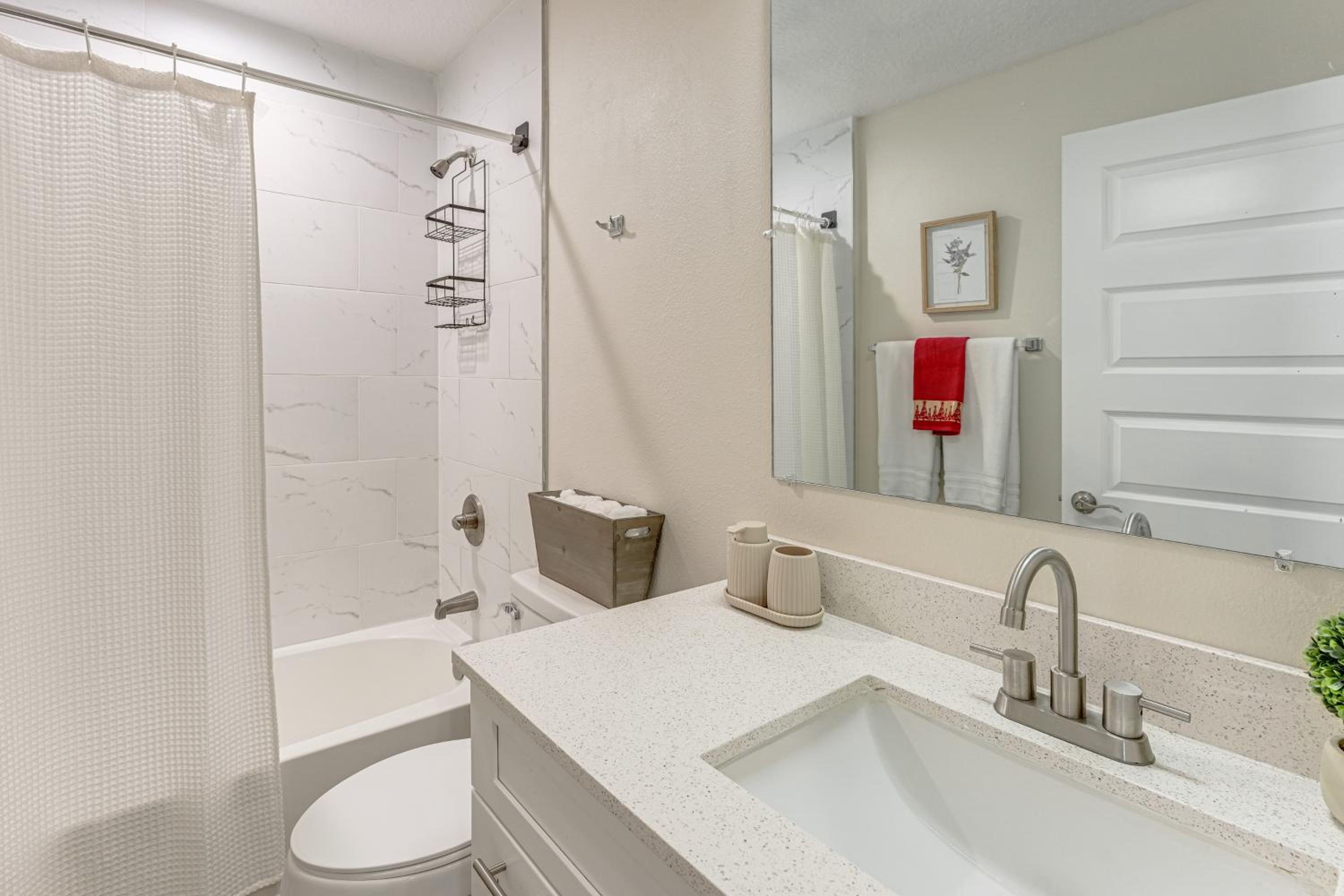 5 Mi to Old Town Kissimmee! Family Escape with Perks