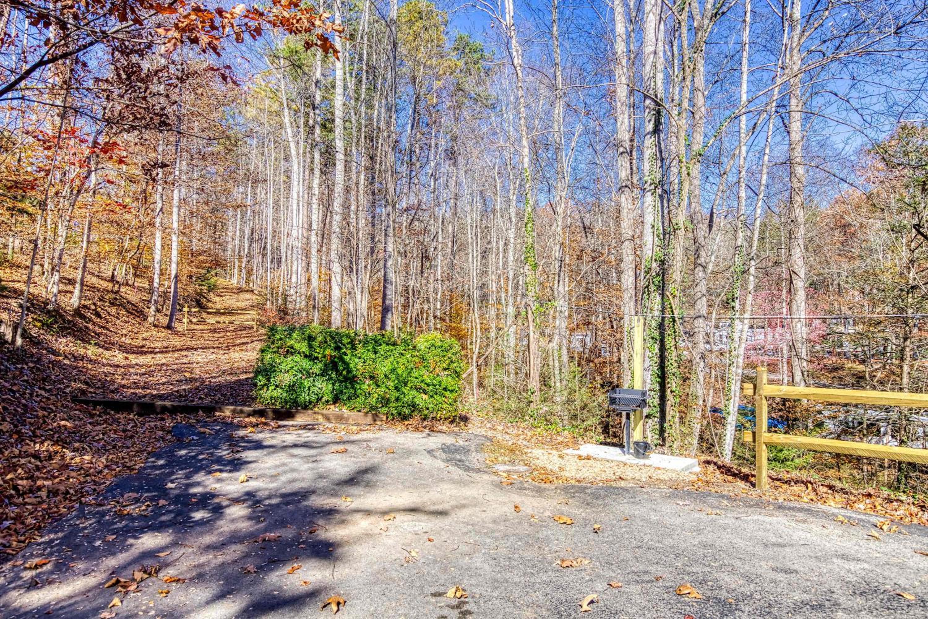 Along the Trail Cabin with Hot Tub Pool Pond Game Room