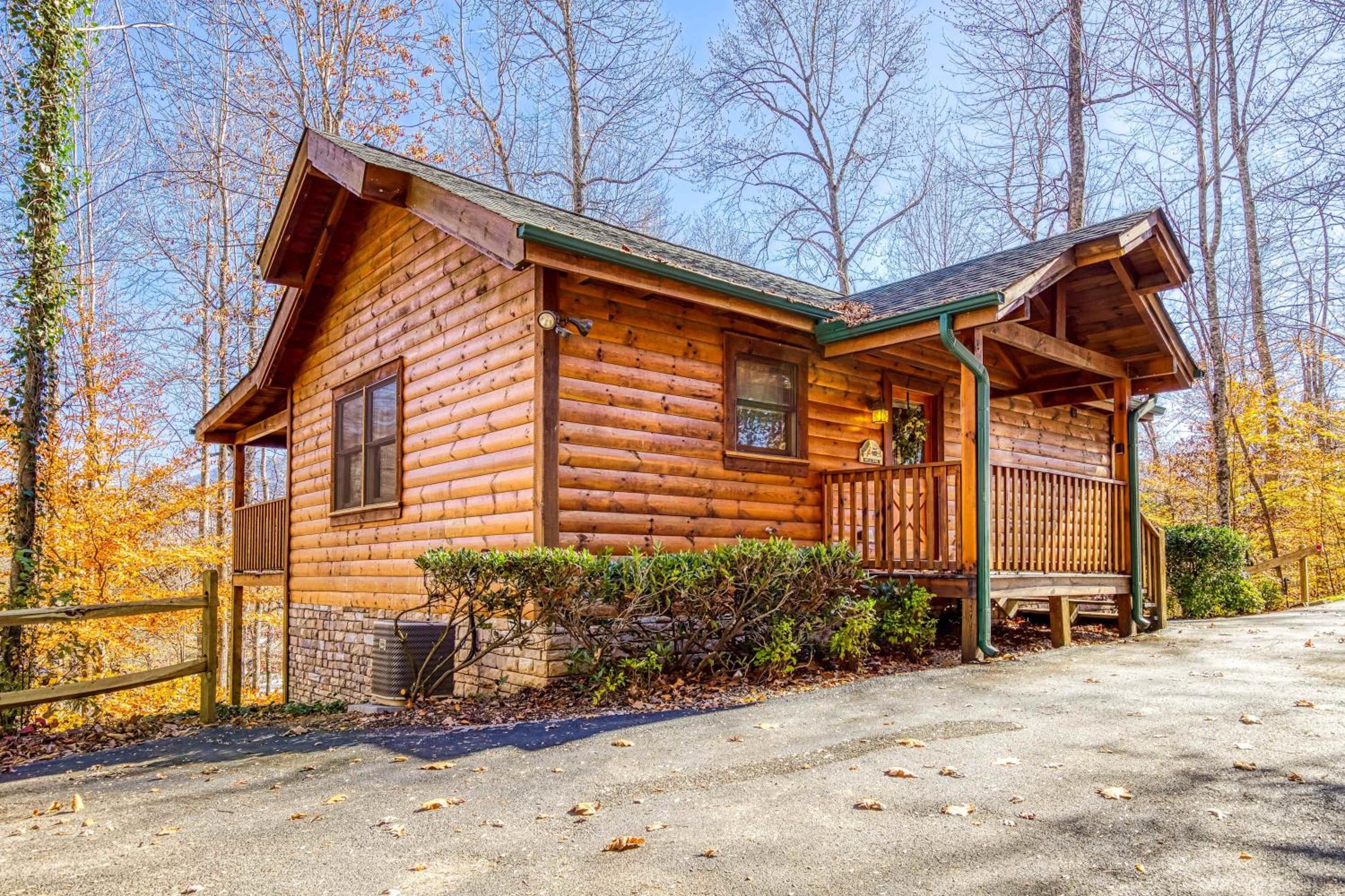 Along the Trail Cabin with Hot Tub Pool Pond Game Room