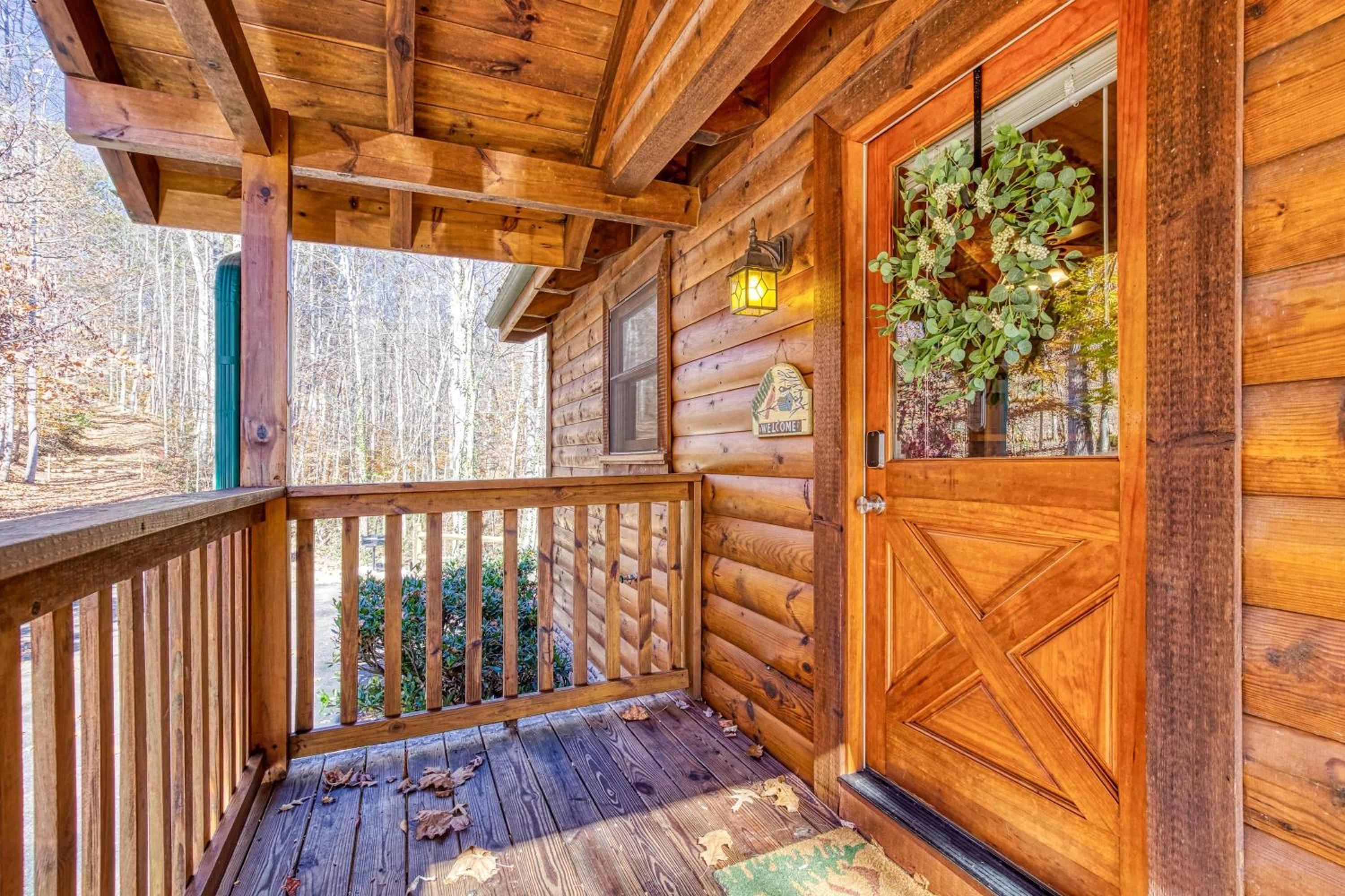 Along the Trail Cabin with Hot Tub Pool Pond Game Room