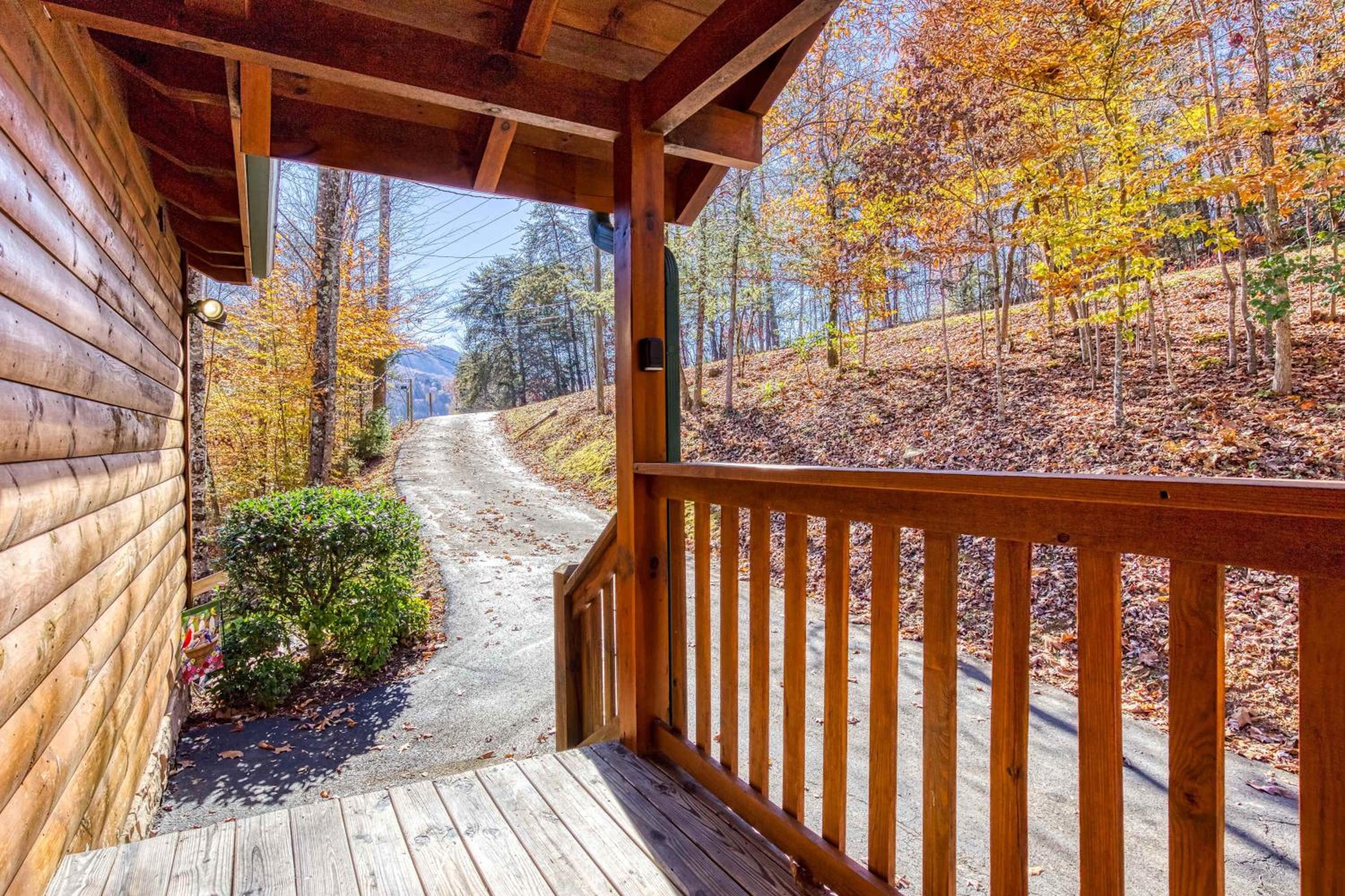 Along the Trail Cabin with Hot Tub Pool Pond Game Room