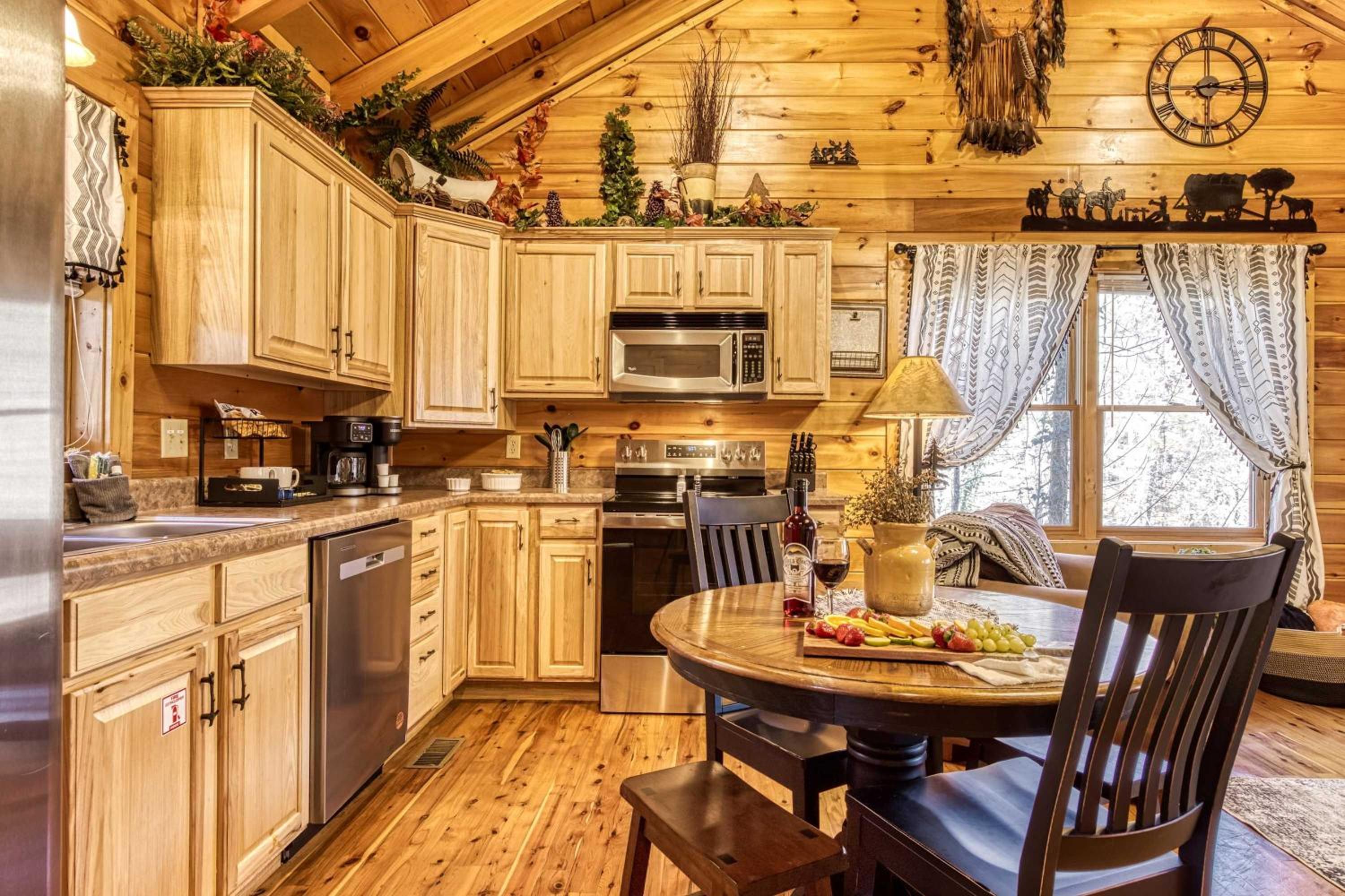 Along the Trail Cabin with Hot Tub Pool Pond Game Room
