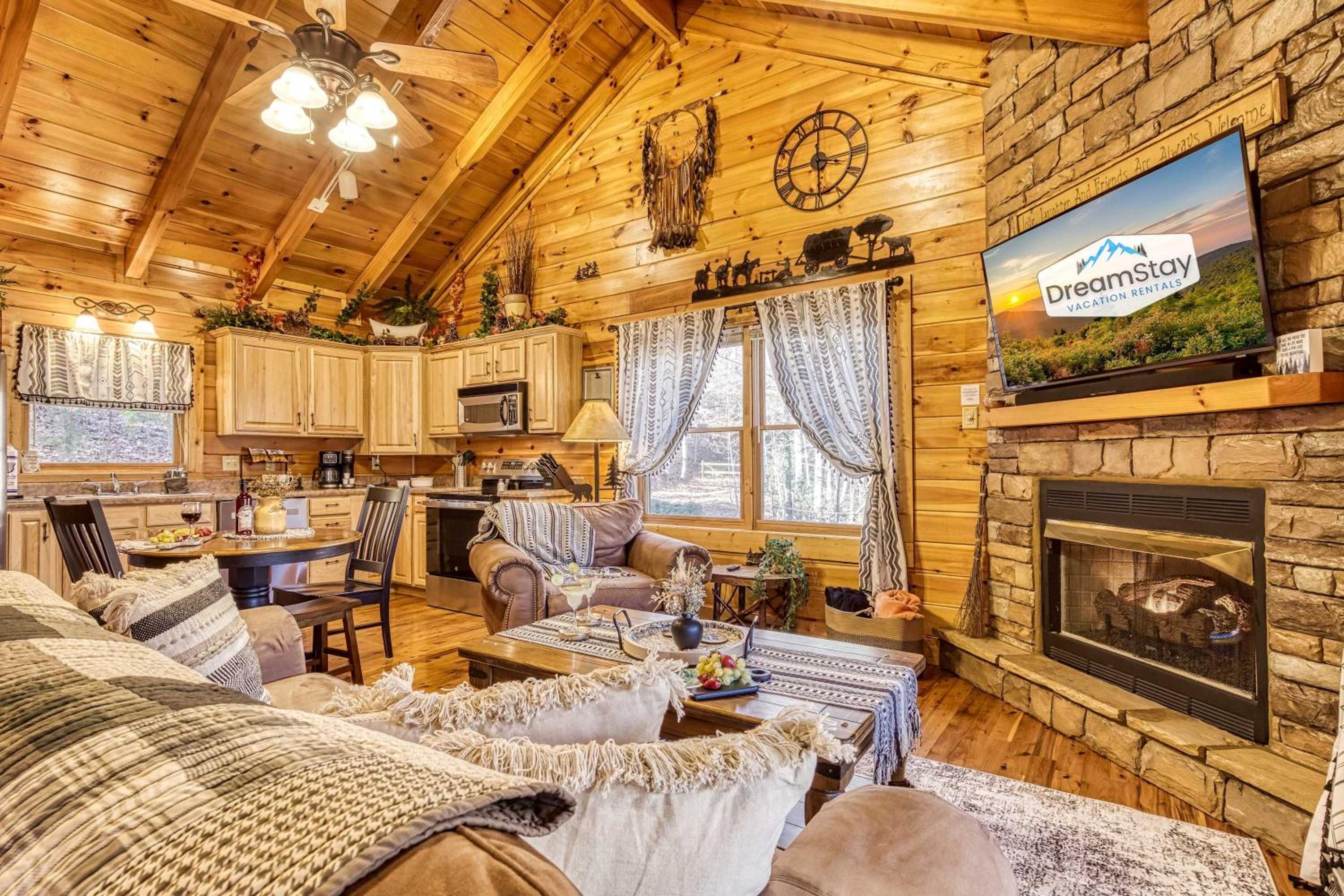 Along the Trail Cabin with Hot Tub Pool Pond Game Room