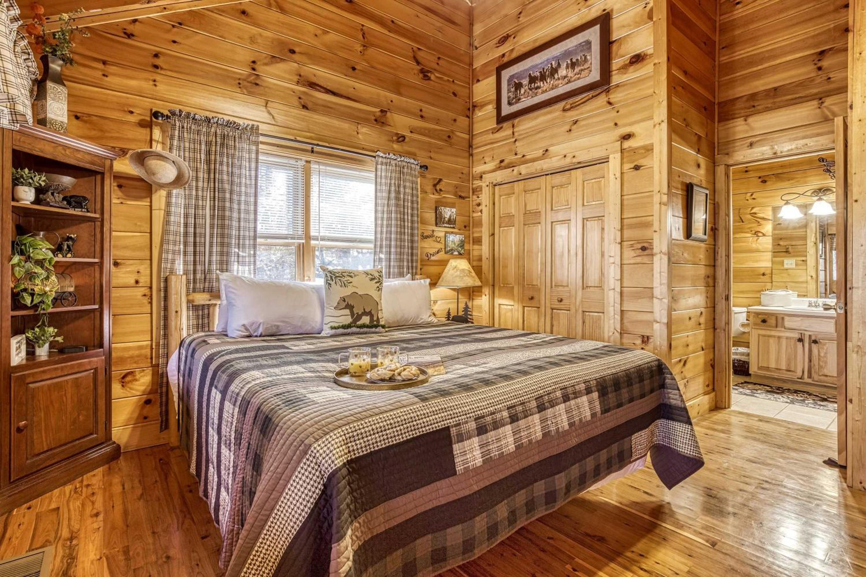 Along the Trail Cabin with Hot Tub Pool Pond Game Room