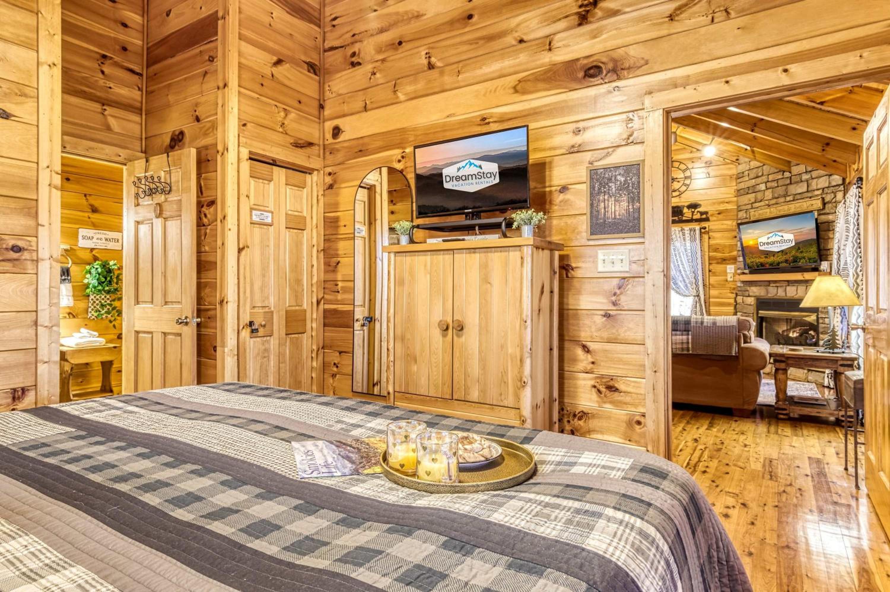 Along the Trail Cabin with Hot Tub Pool Pond Game Room