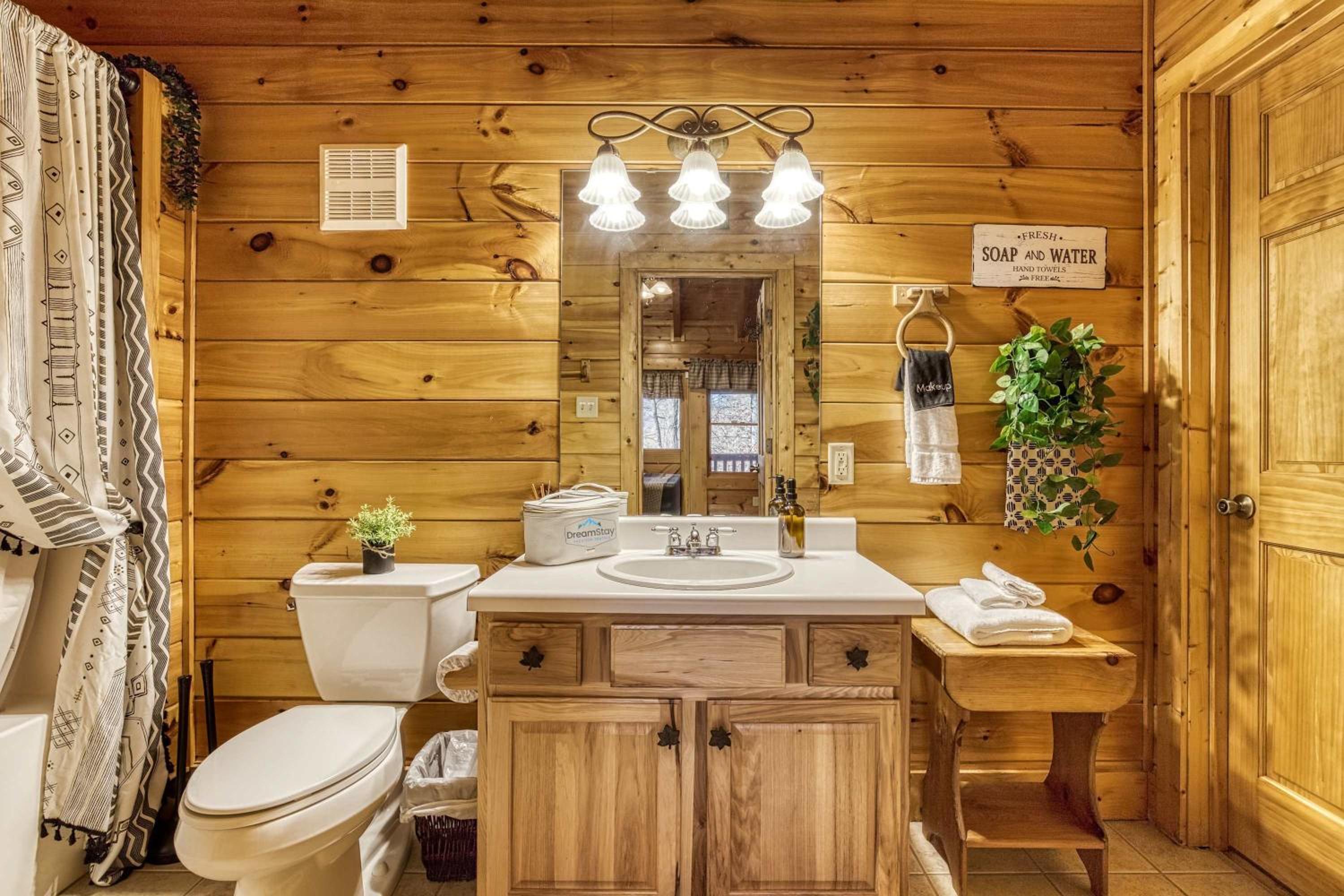 Along the Trail Cabin with Hot Tub Pool Pond Game Room