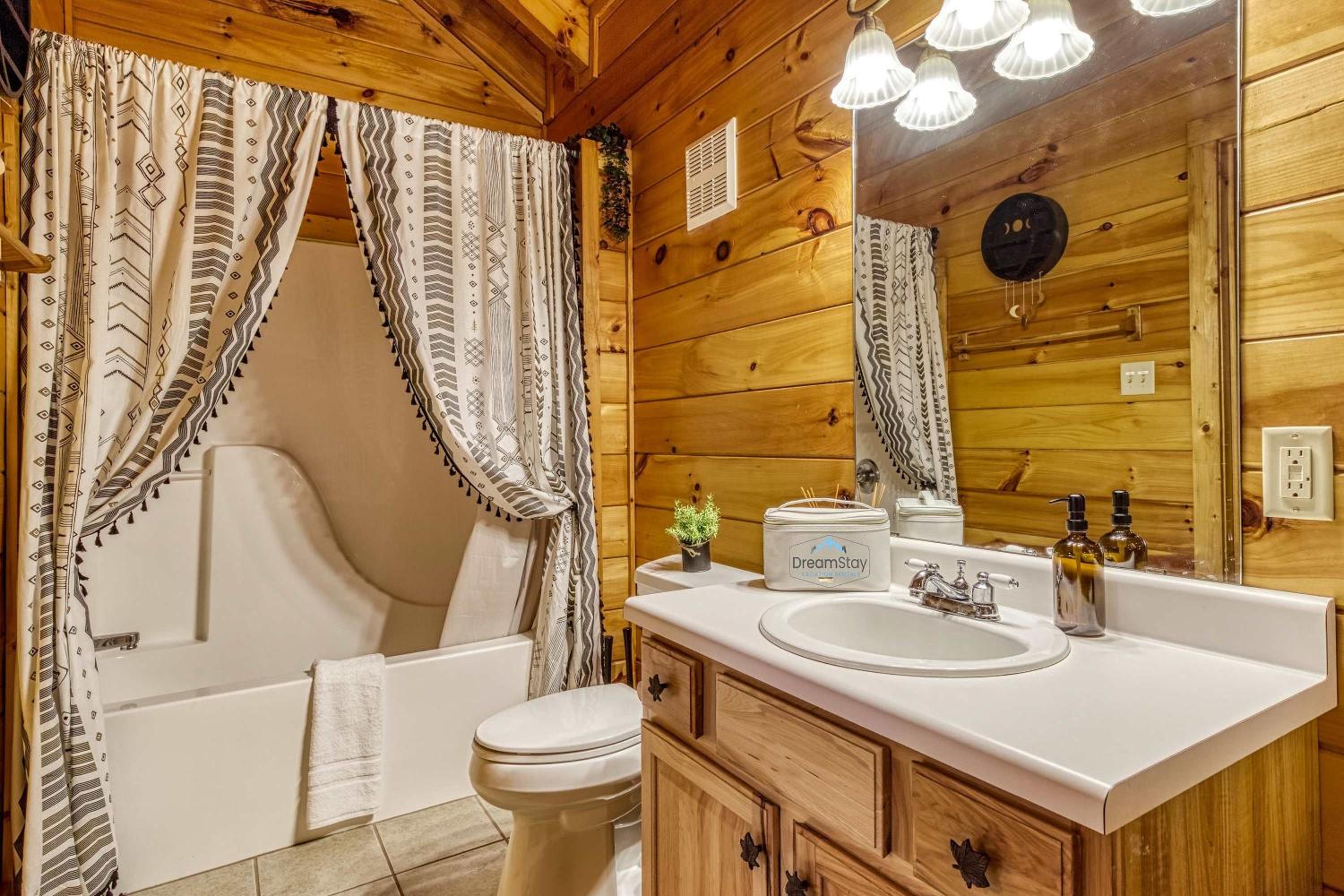 Along the Trail Cabin with Hot Tub Pool Pond Game Room