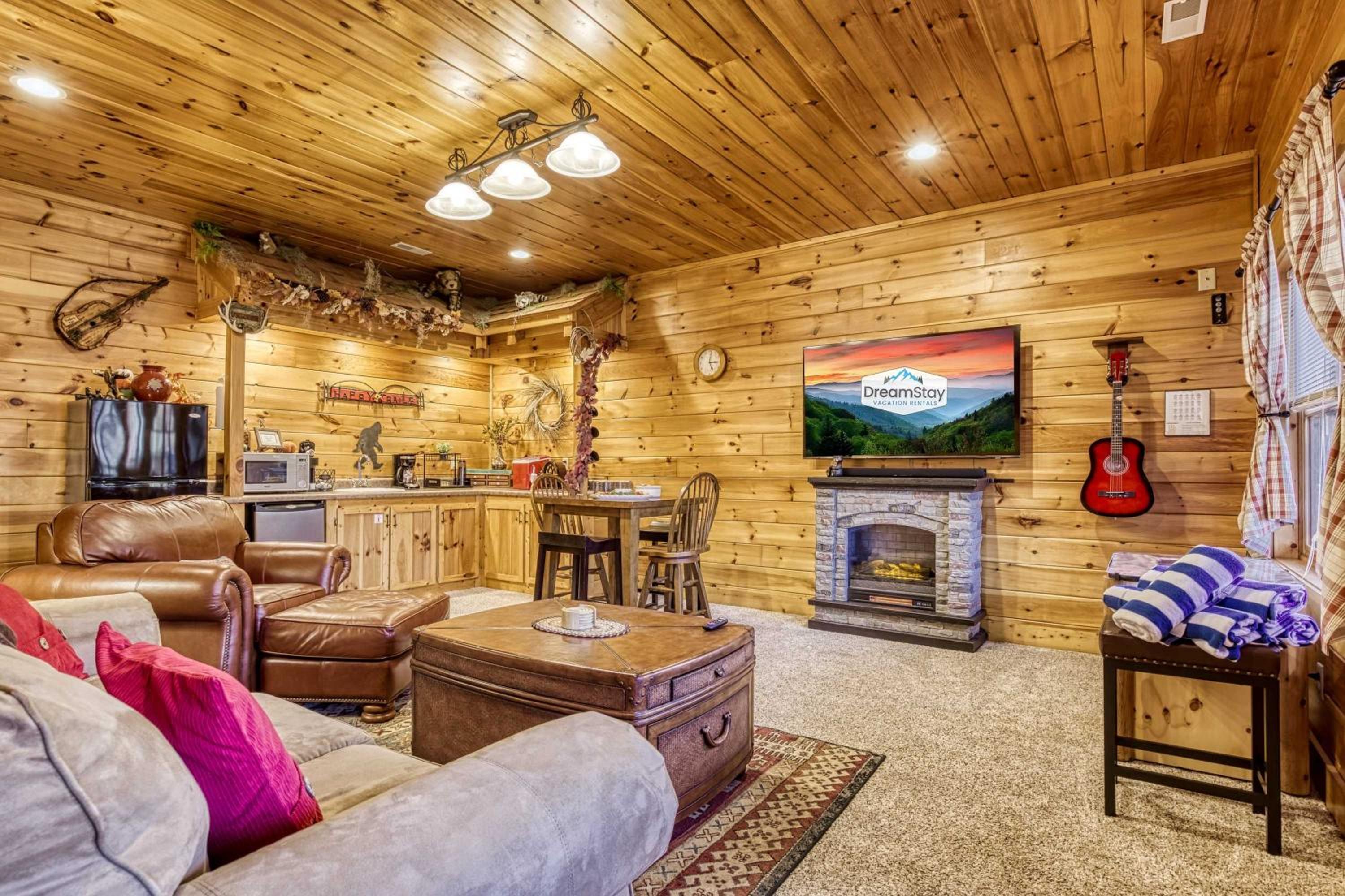 Along the Trail Cabin with Hot Tub Pool Pond Game Room