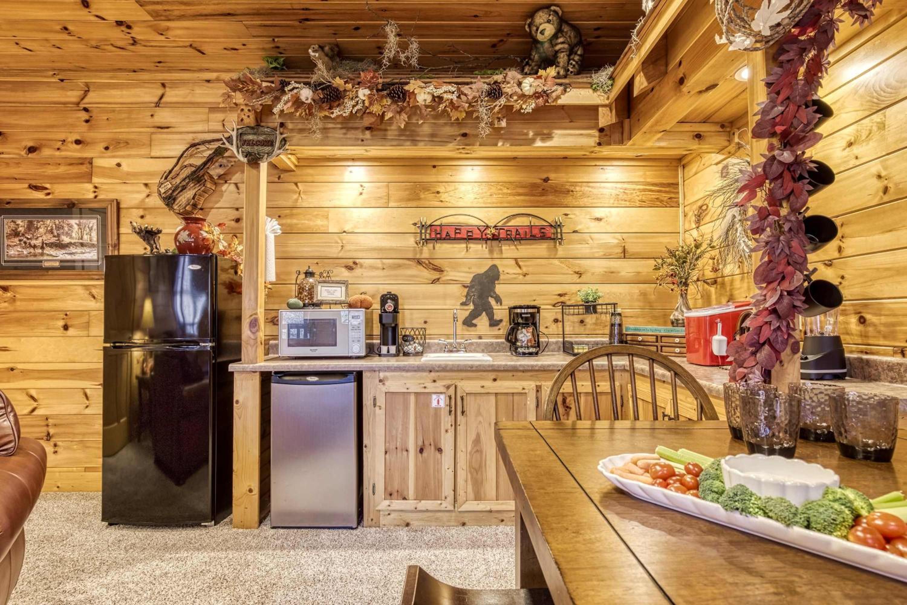 Along the Trail Cabin with Hot Tub Pool Pond Game Room