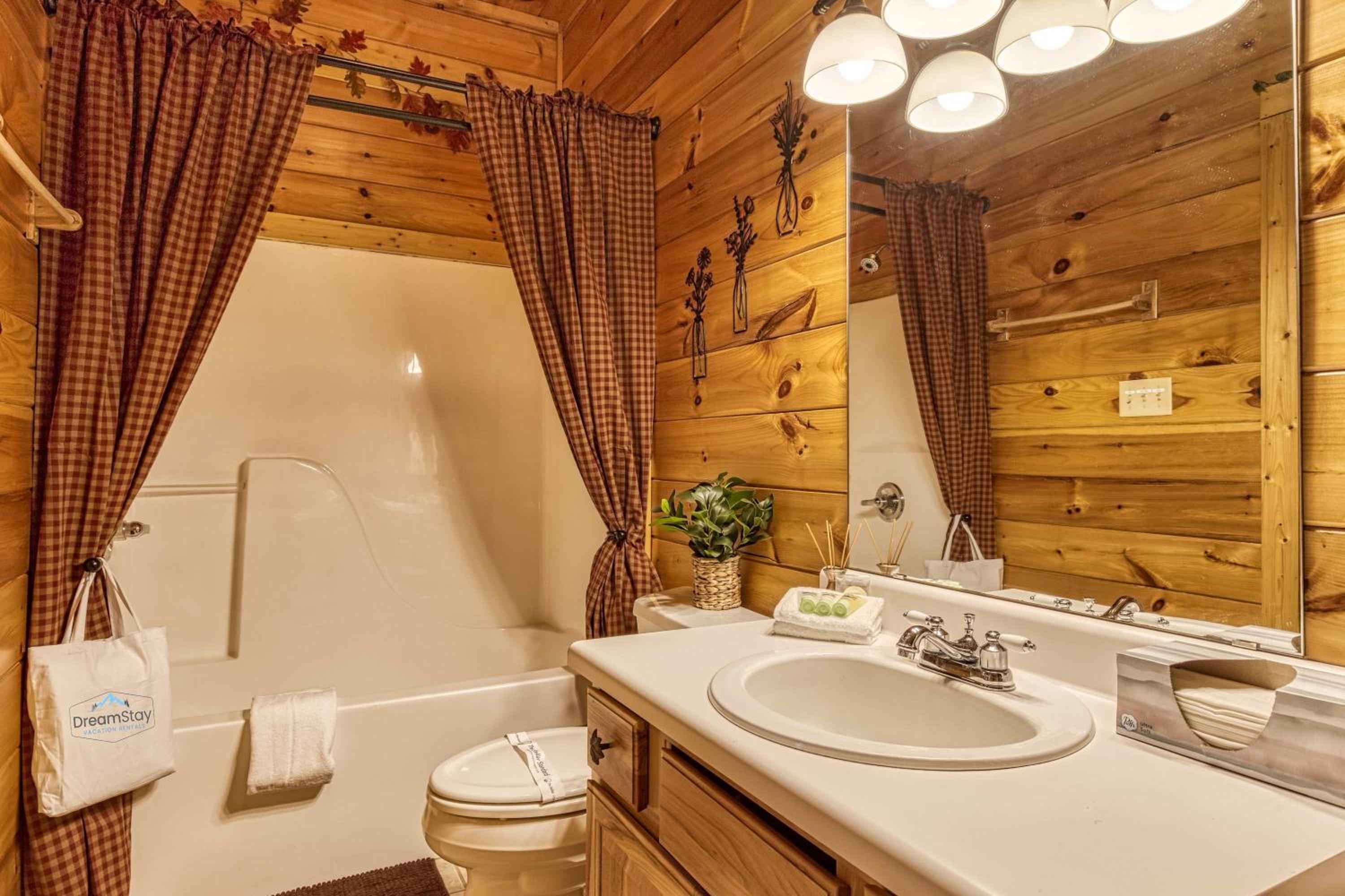 Along the Trail Cabin with Hot Tub Pool Pond Game Room