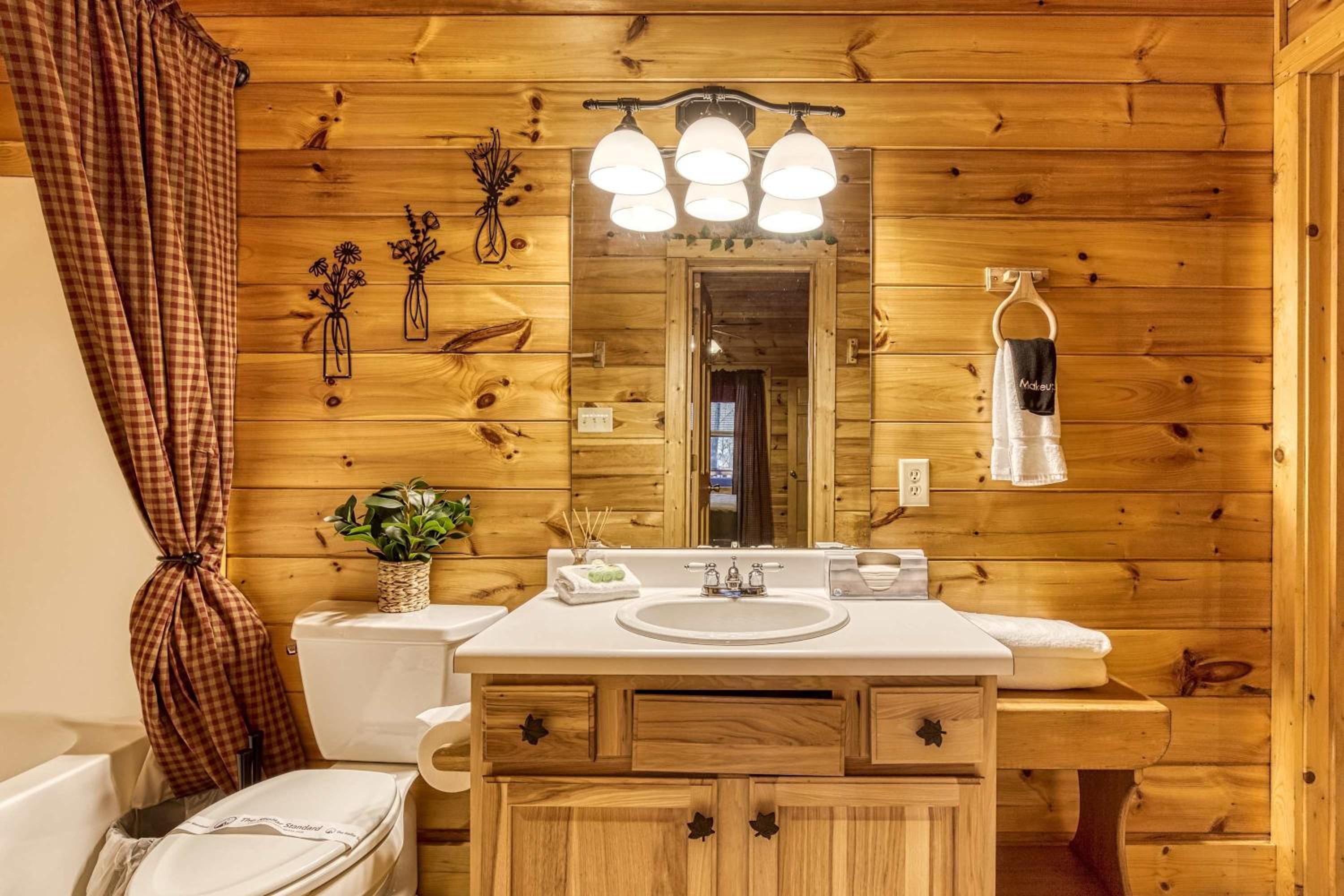 Along the Trail Cabin with Hot Tub Pool Pond Game Room