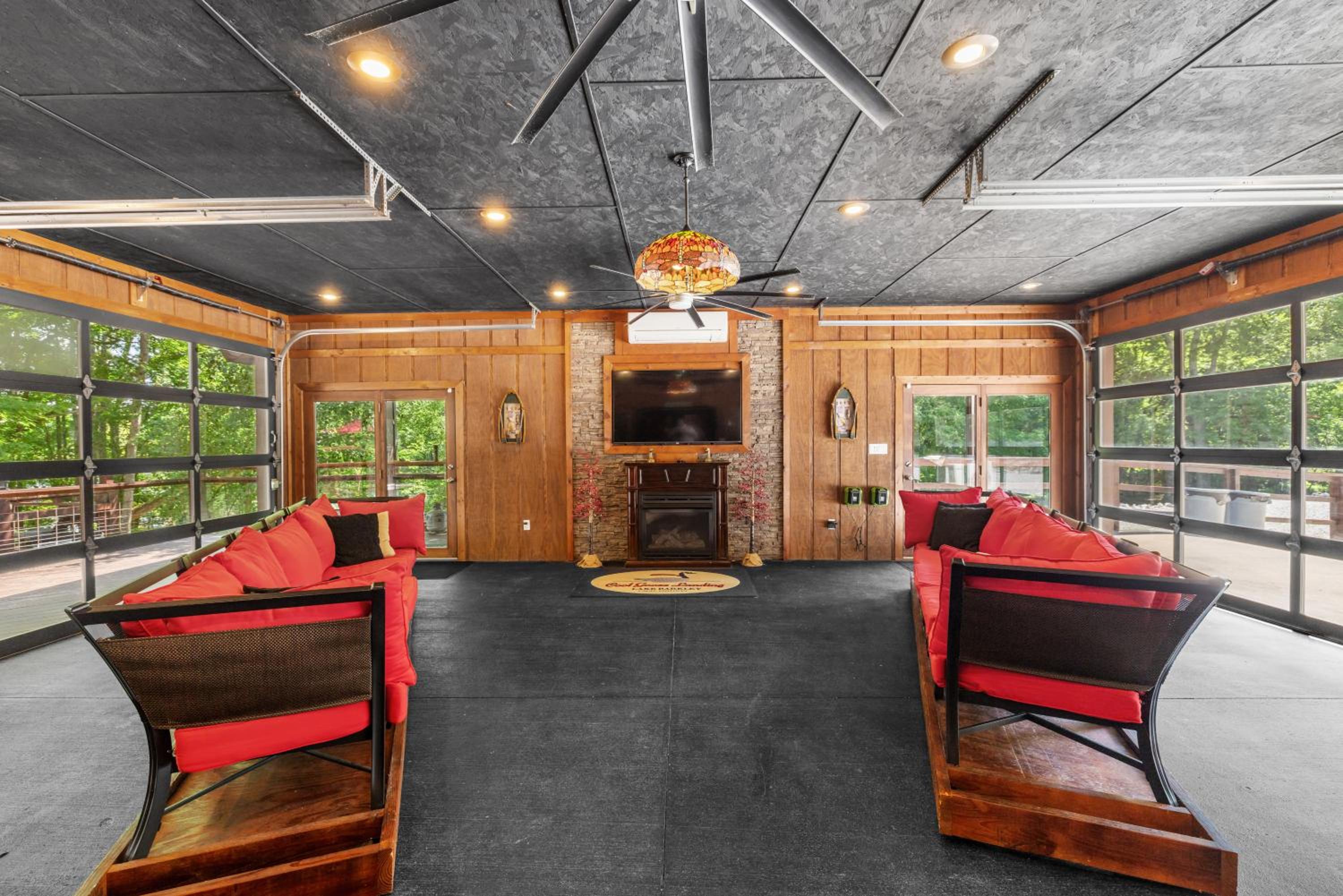 Cool Goose Landing Private Dock Large Deck Game Room 61