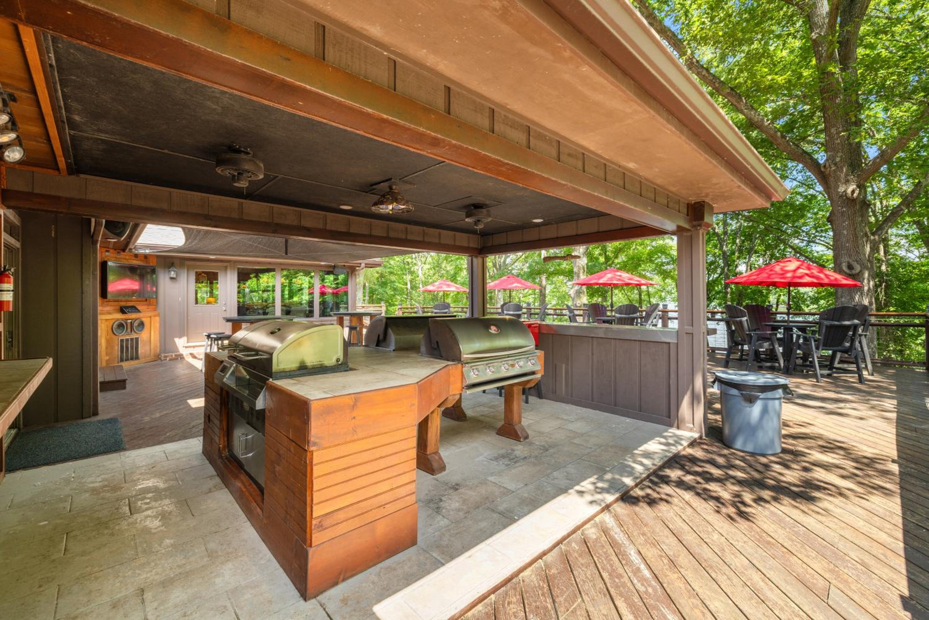 Cool Goose Landing Private Dock Large Deck Game Room 61