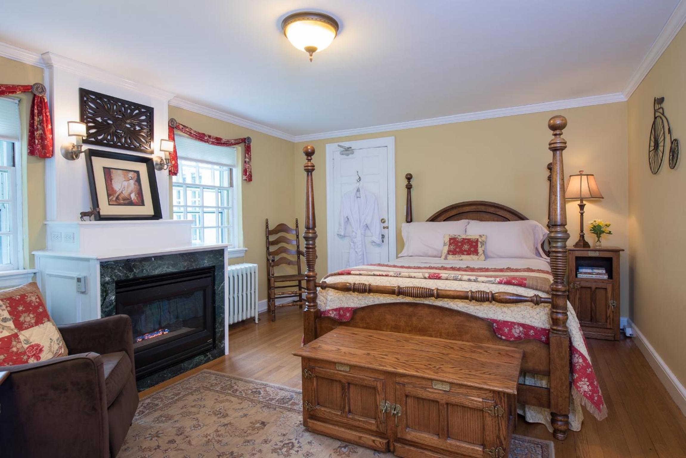 Brattleboro Vacations - Inn on Putney Road - Property Image 2