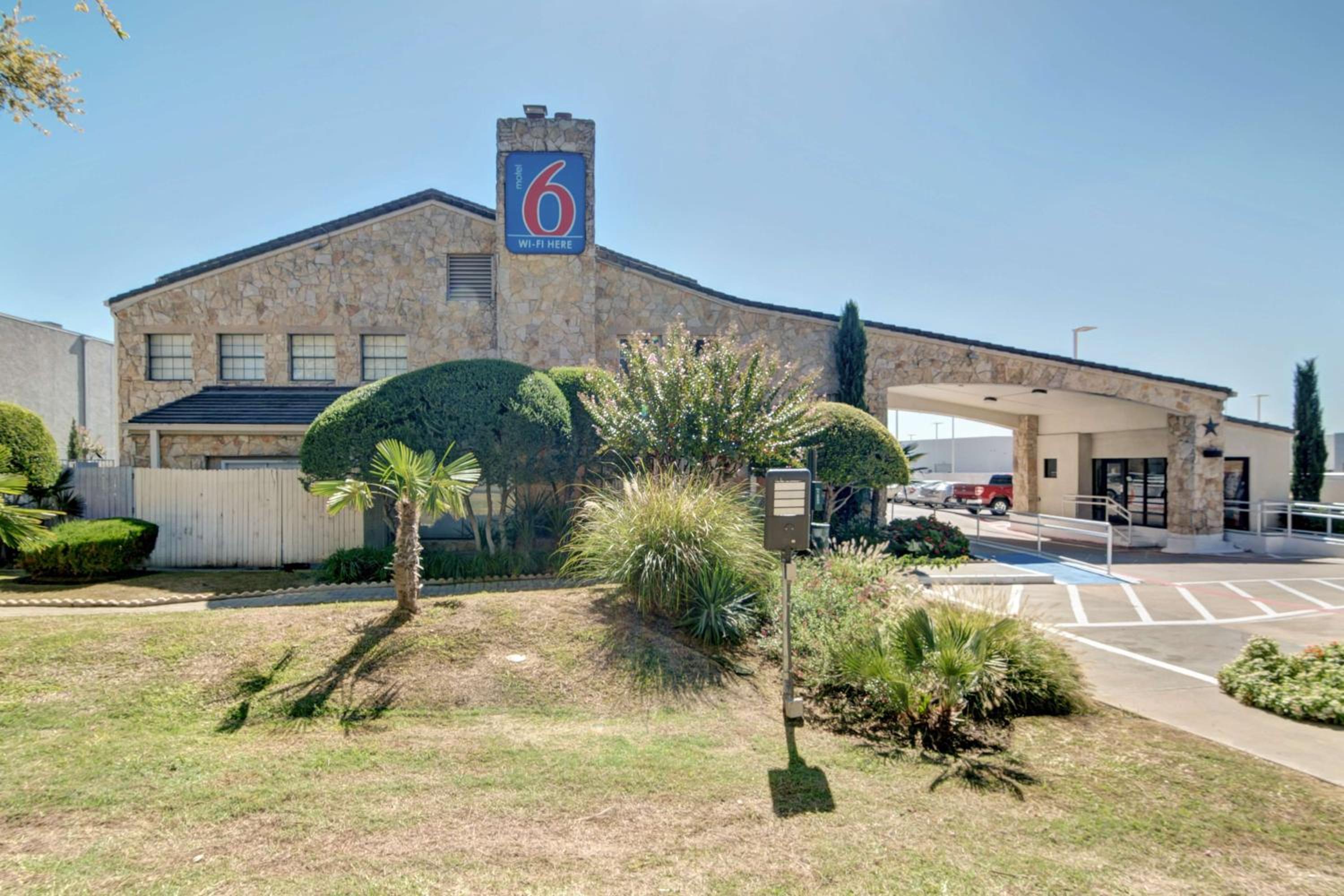 Motel 6-Dallas, TX - Forest Lane