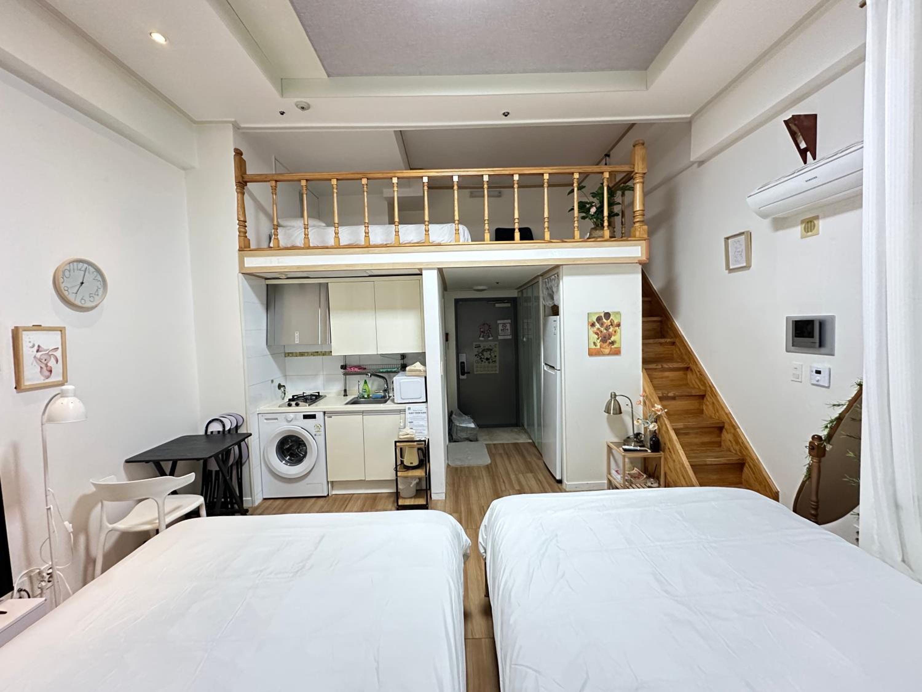 Central Seoul loft apartment