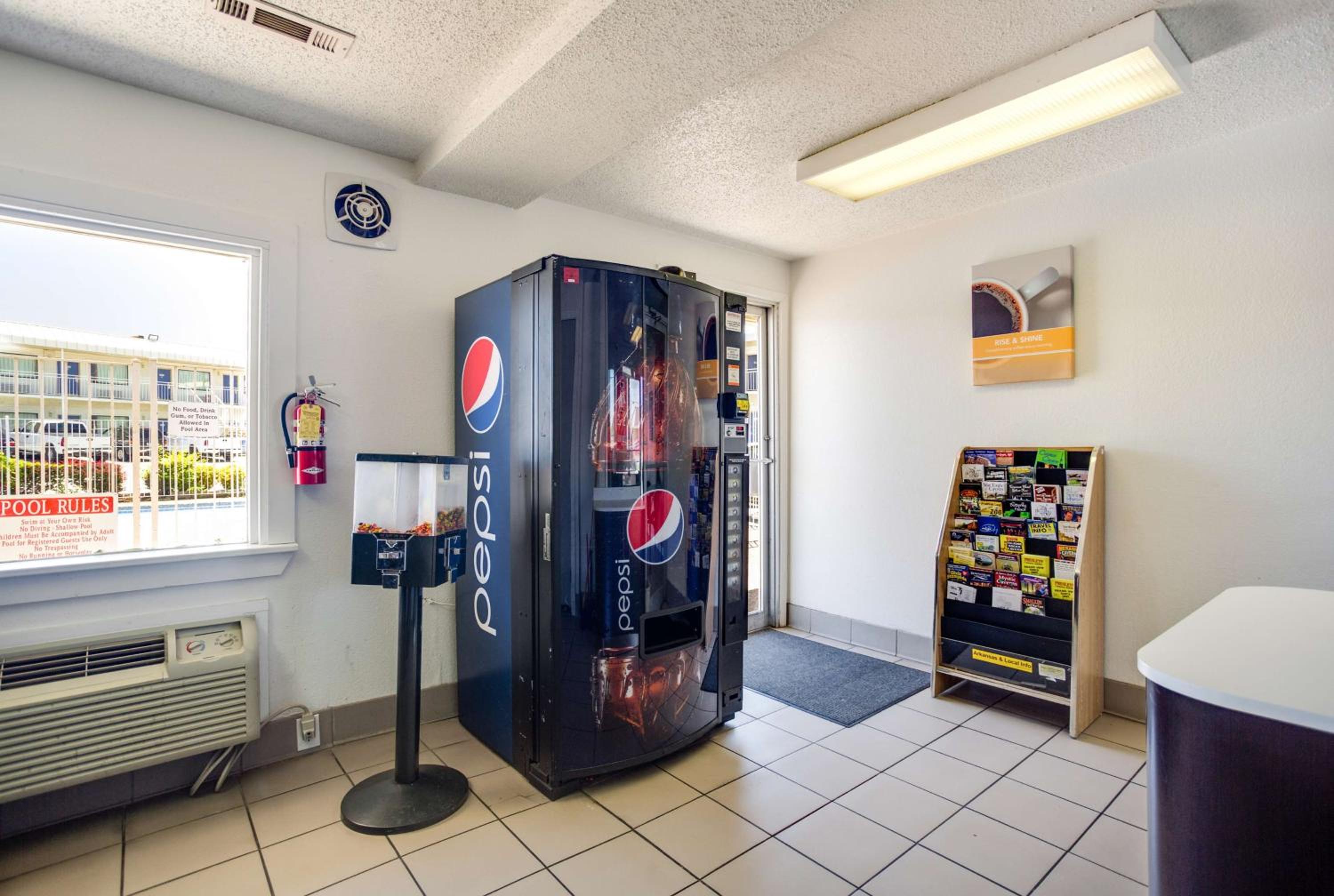 Motel 6-Fayetteville, AR
