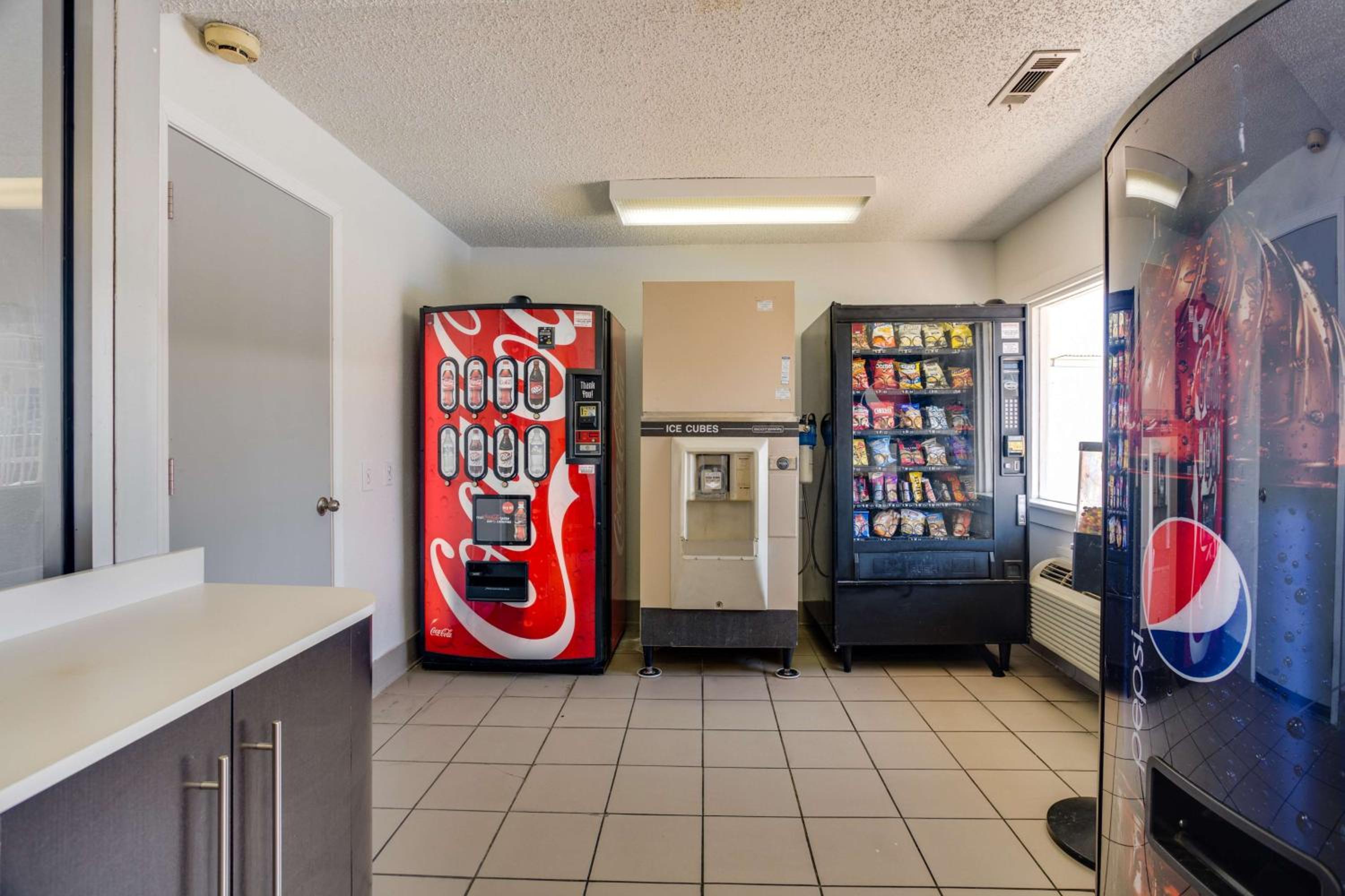 Motel 6-Fayetteville, AR