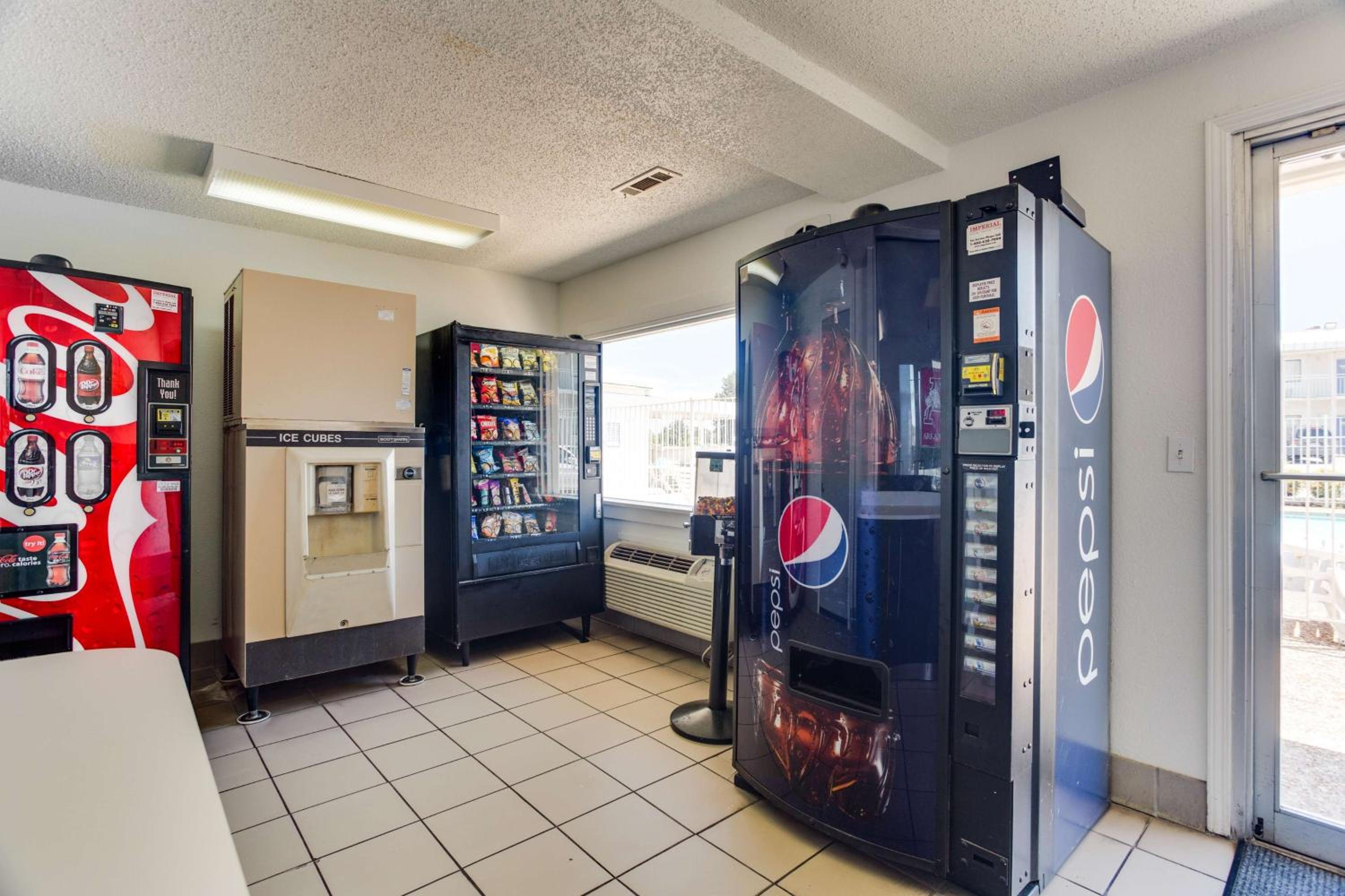 Motel 6-Fayetteville, AR