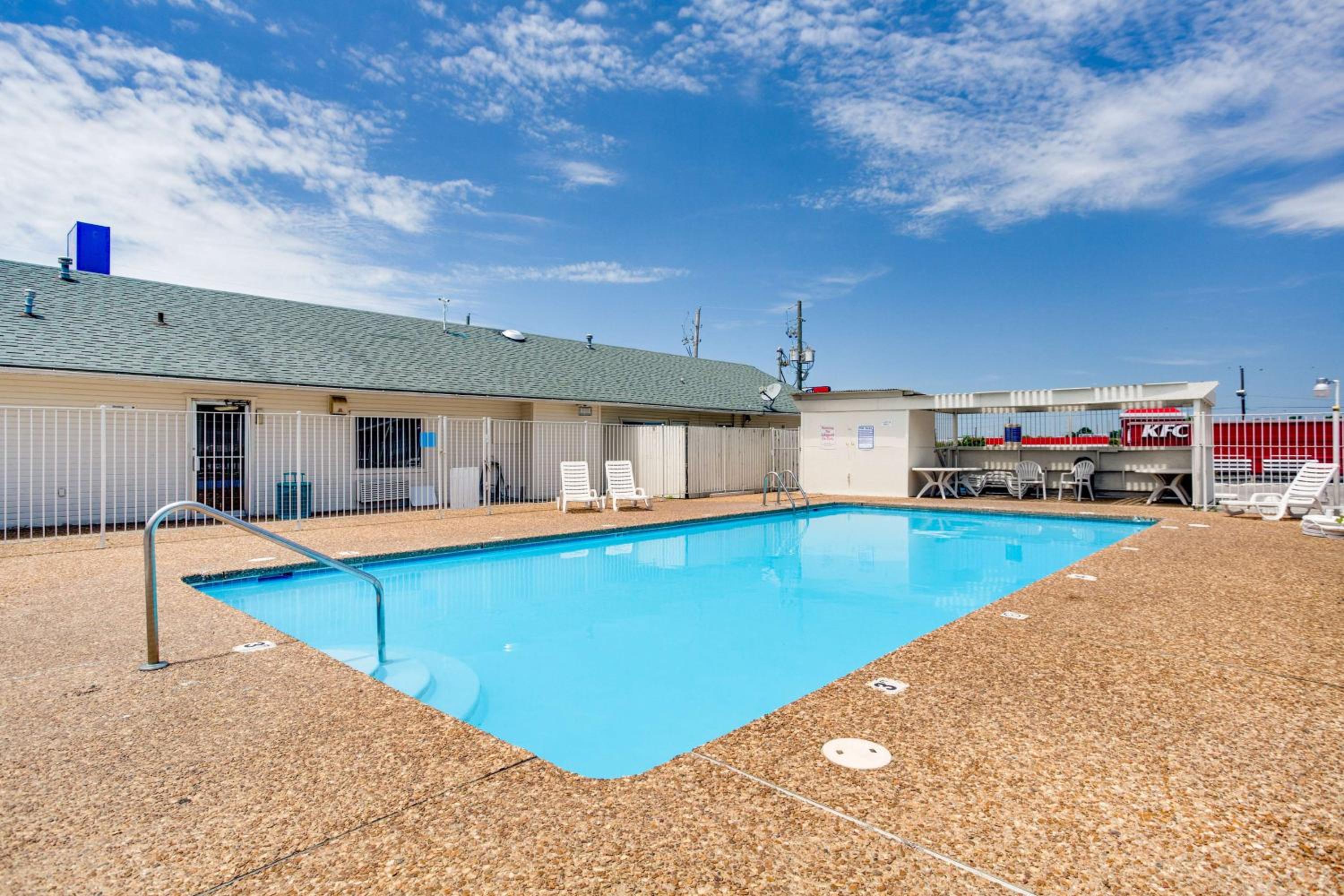 Motel 6-Fayetteville, AR