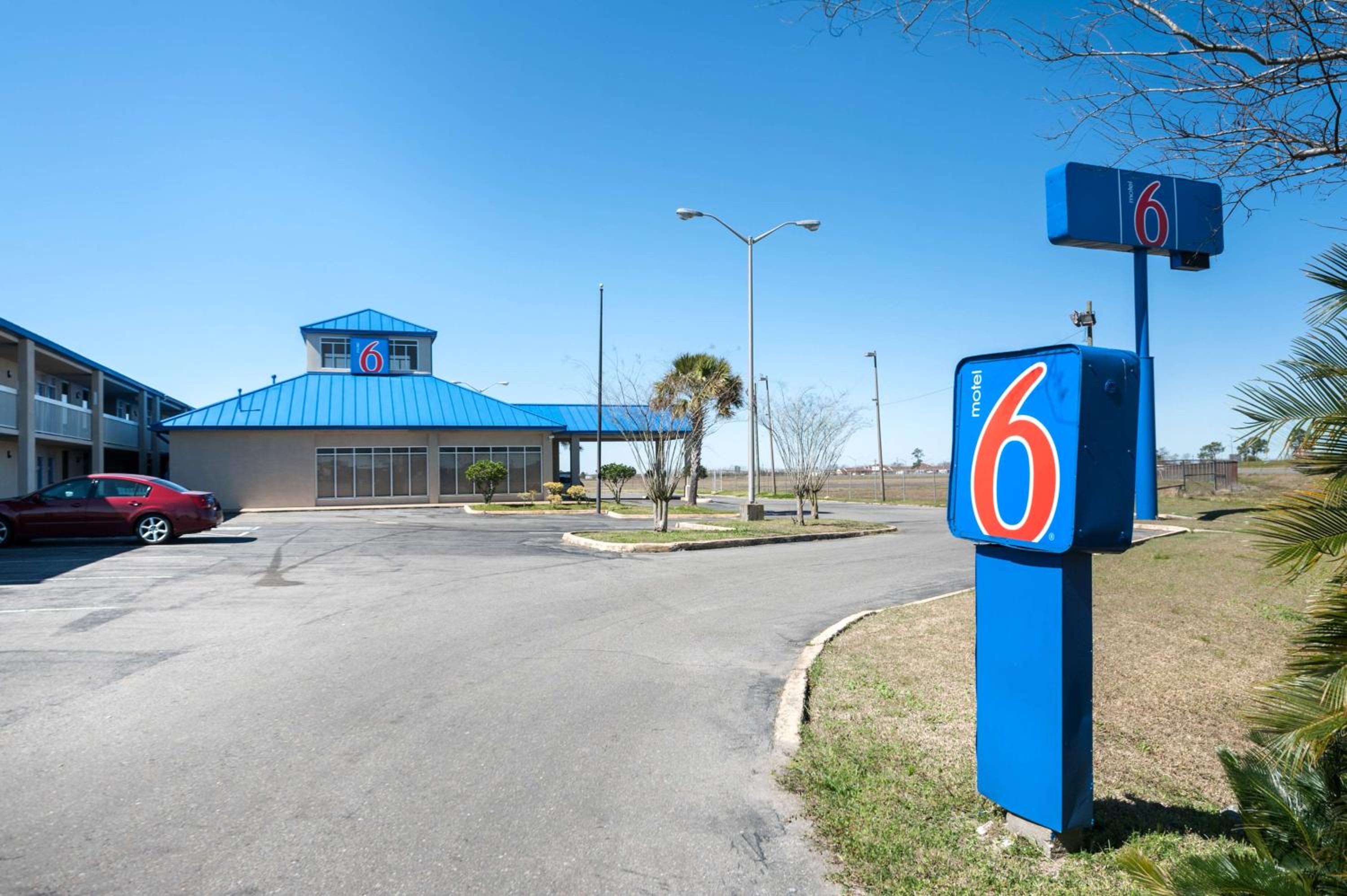 Kinder Vacations - Motel 6-Jennings, LA - Property Image 3