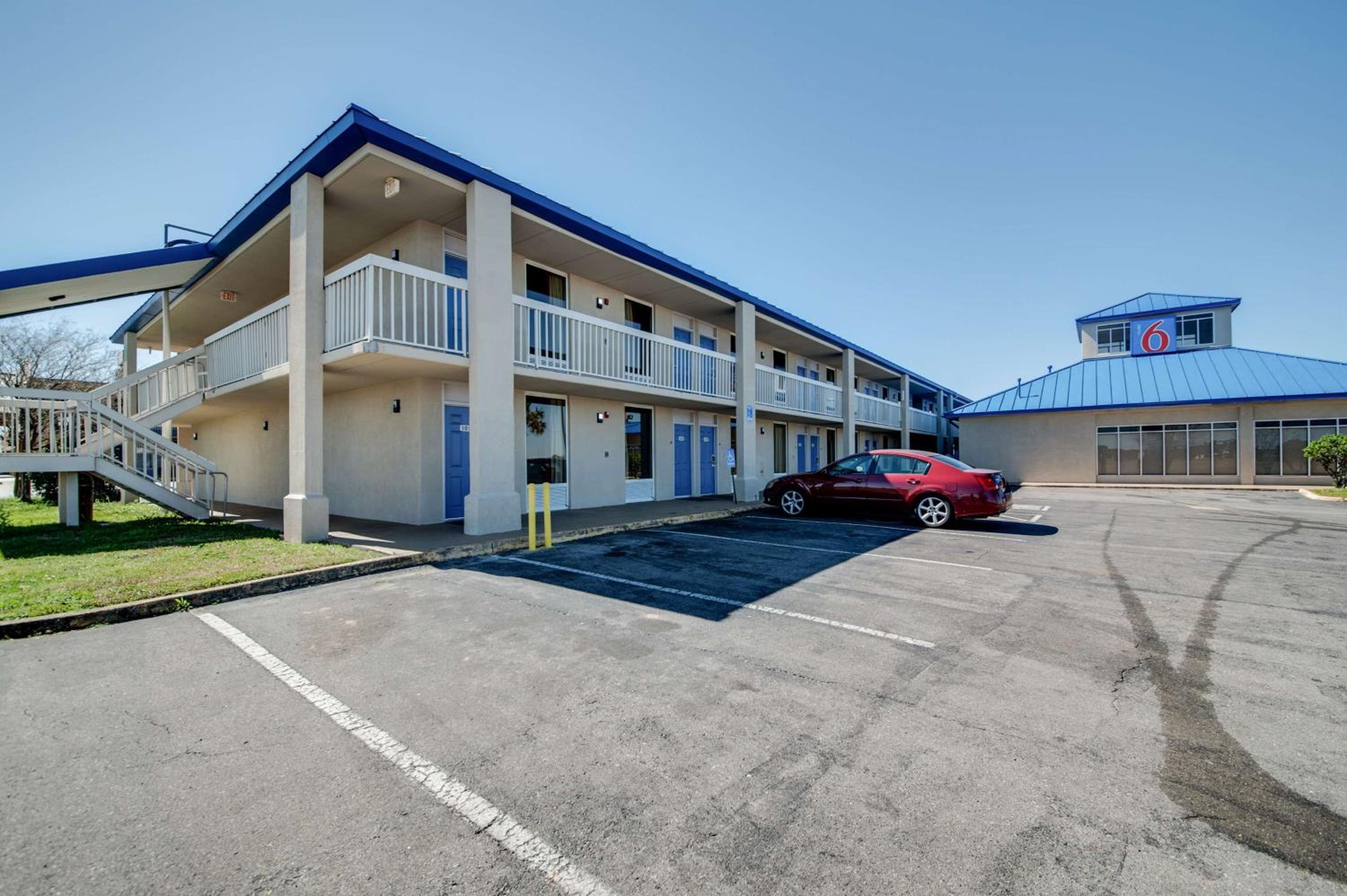 Kinder Vacations - Motel 6-Jennings, LA - Property Image 4