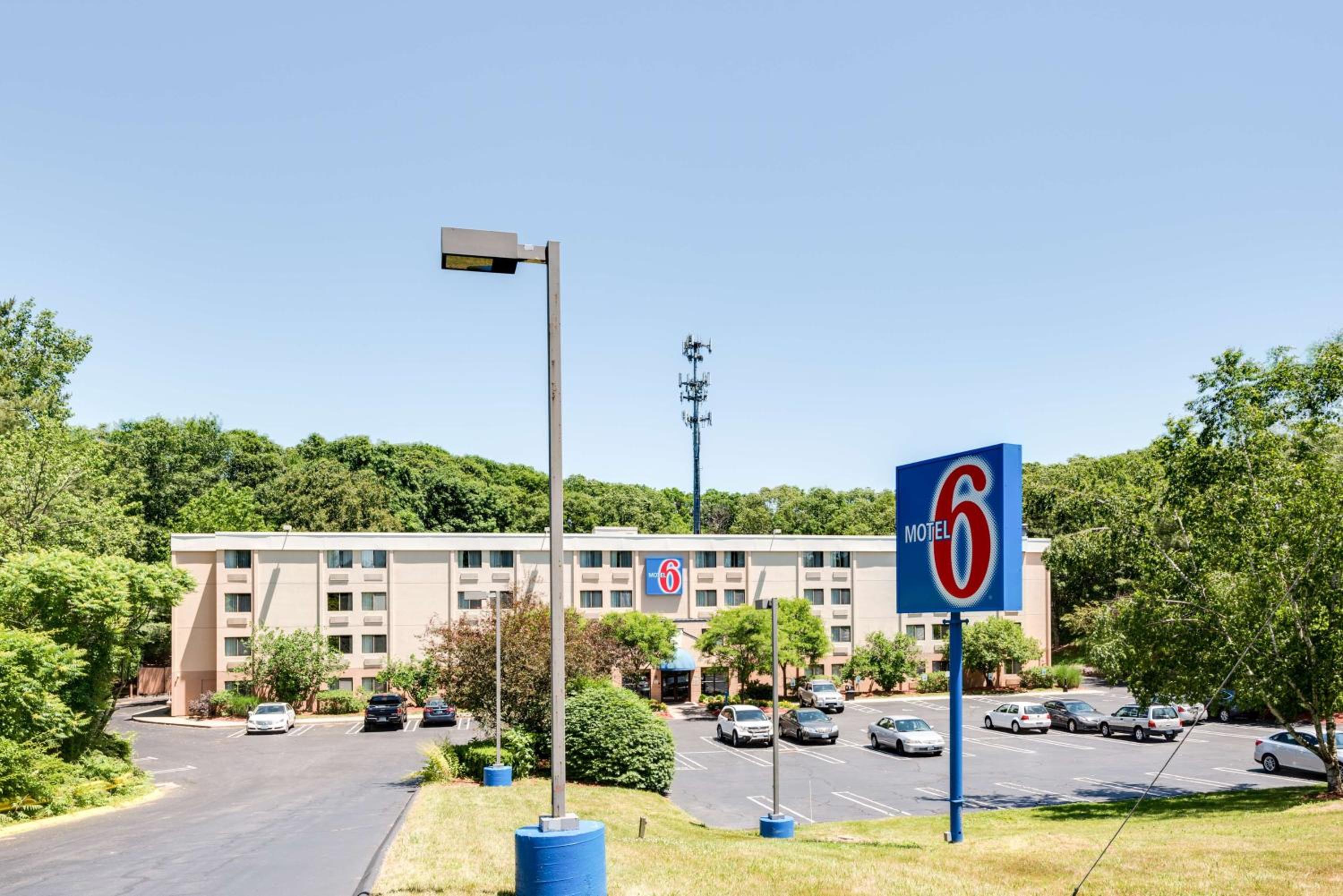 Milford Vacations - Motel 6-Milford, CT - Property Image 57