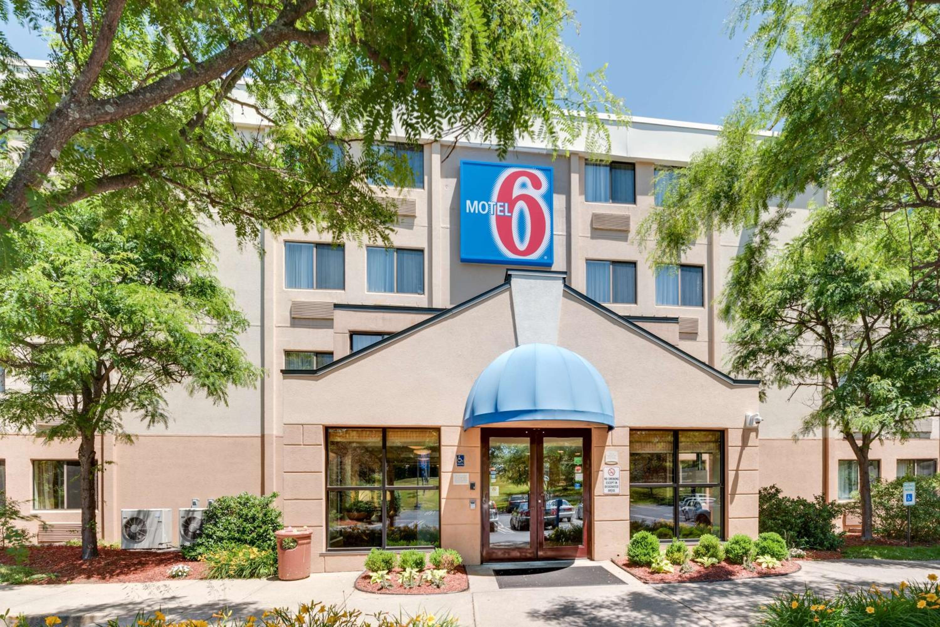 Milford Vacations - Motel 6-Milford, CT - Property Image 48