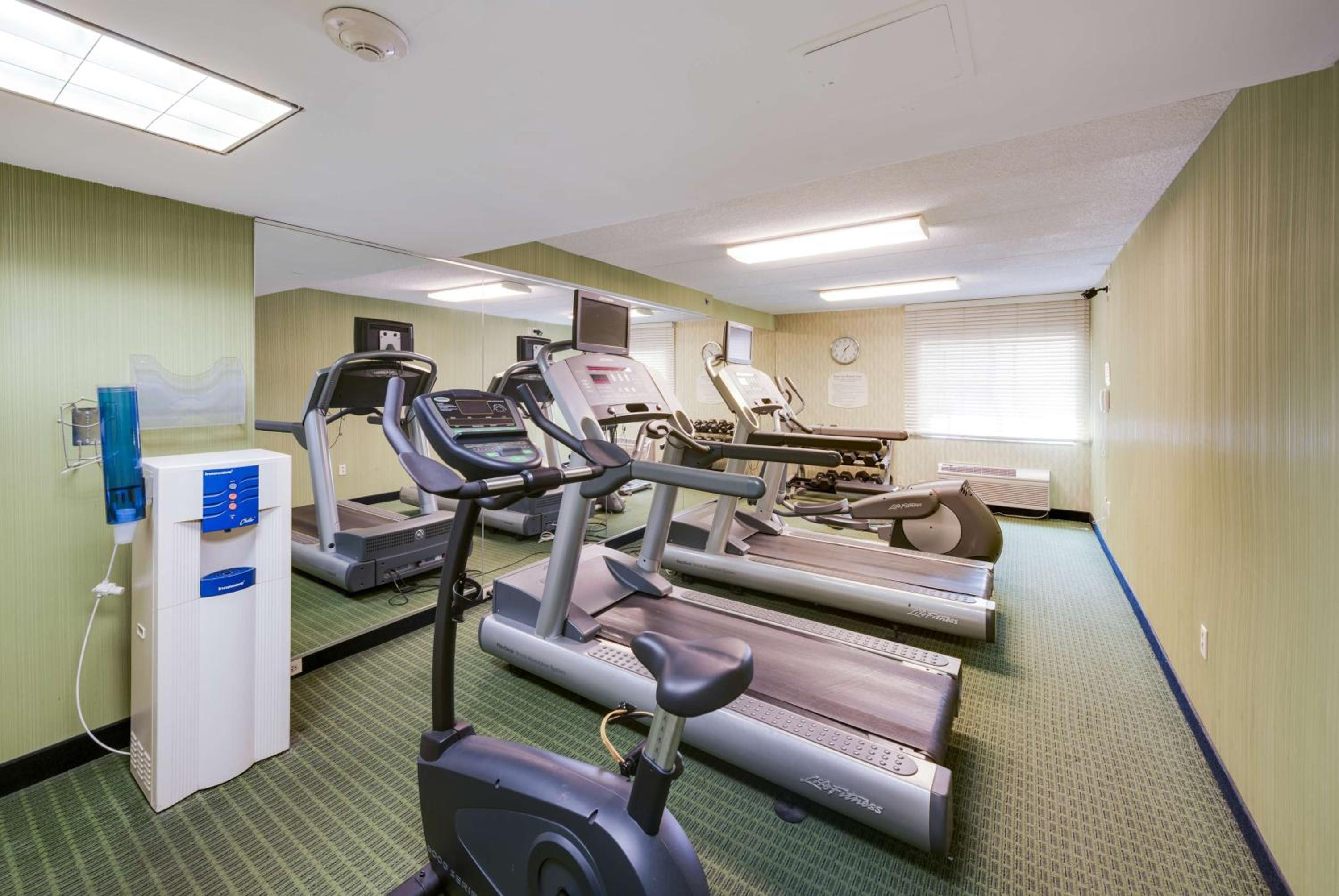 Milford Vacations - Motel 6-Milford, CT - Property Image 55